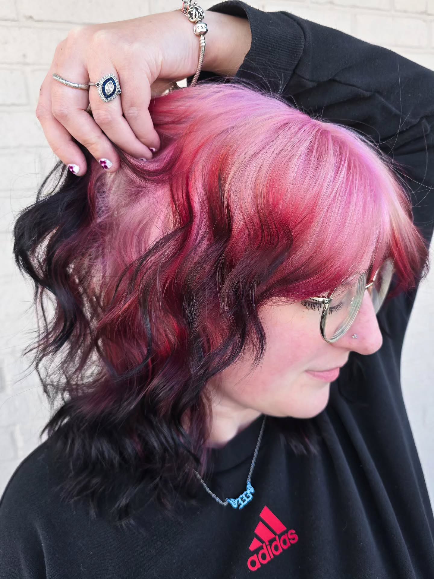 OKAY SO you've got at least 3 local businesses in this photo and I think that is so very magical and we should all clap and say thank you to @sincerelyfait for stimulating the economy by supporting local woman-owned businesses and looking absolutely stunnin while doing it π―π»
hair by : @rocketcityrainbows
nails by: @catscratchclaws
necklace from: @hello.sunshinestudio
Slides 1&2 taken with Samsung Galaxy S24 and slide 3 taken with Fujifilm XT-5
#supportlocalbusiness #Huntsville #alabama #northalabama
