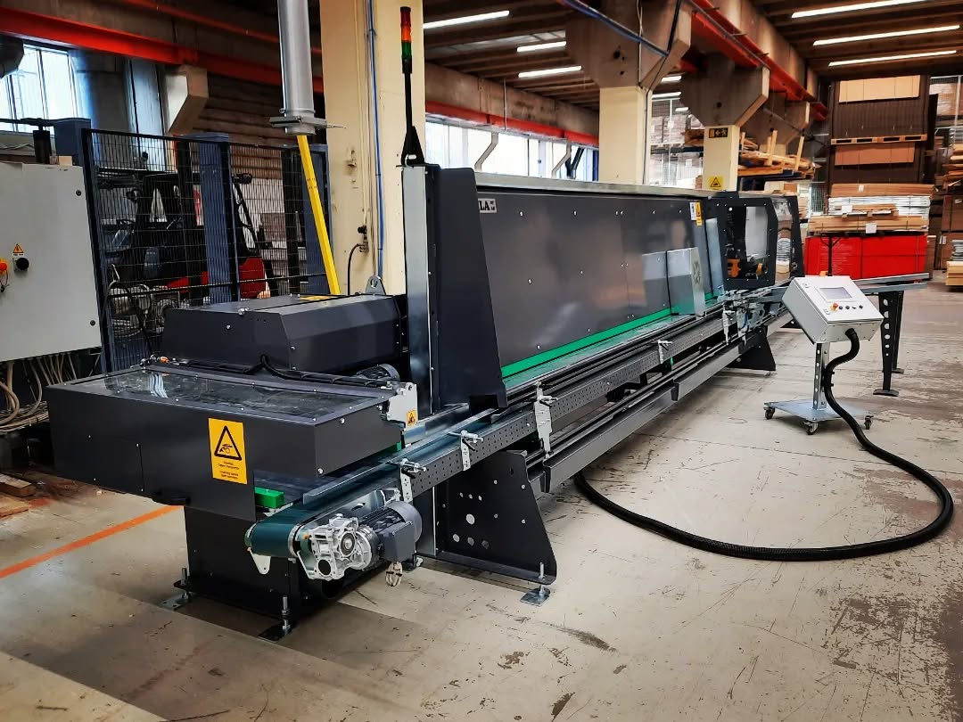 Another leg nailing machine with block cutter recently delivered to a customer in Finland 🇫🇮
Thanks to the flexibility, efficiency and user-friendly program, these machines are suitable for all kind of leg manufacturing for pallet production as well as for small and large production series.