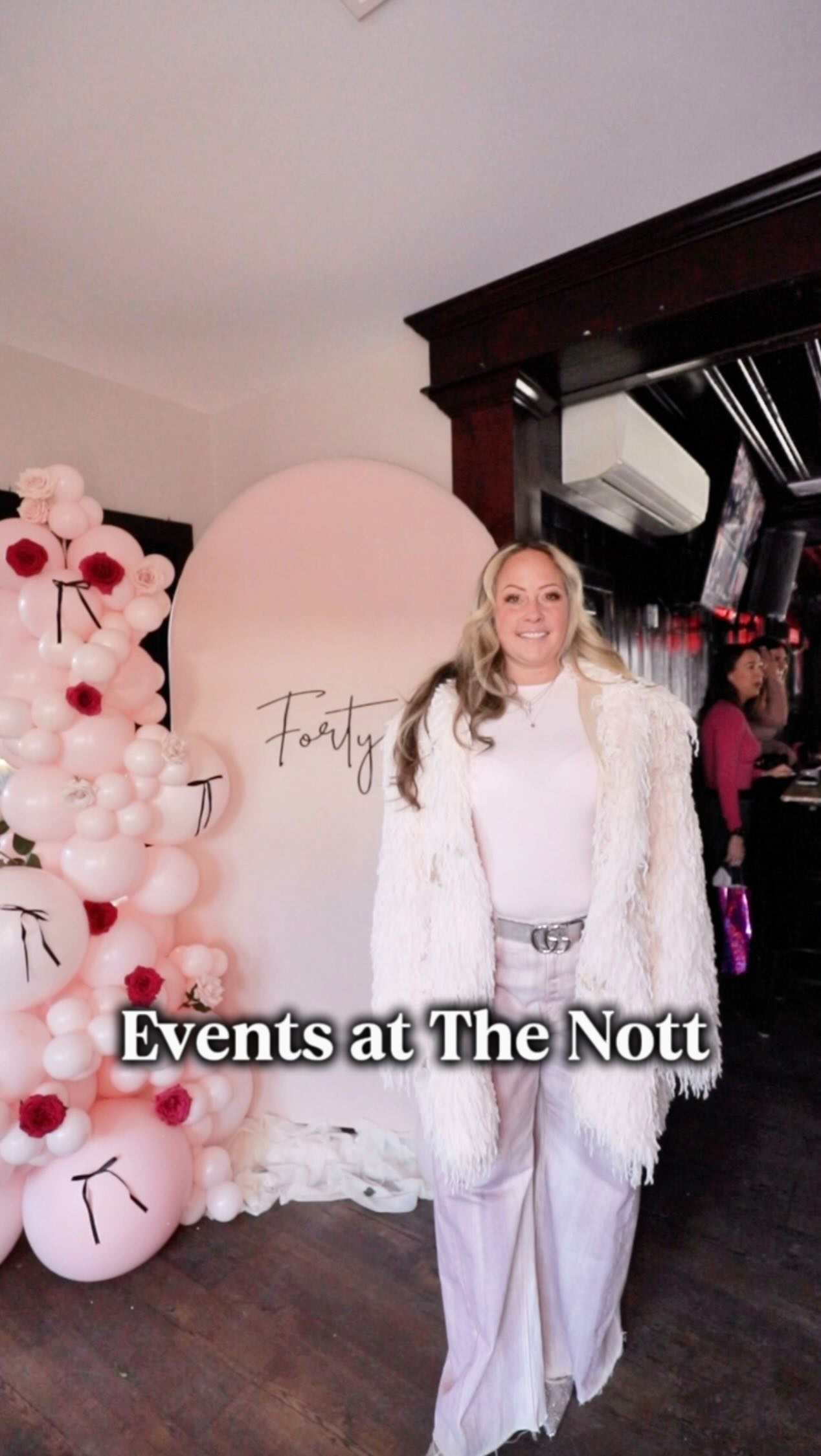 POV: You want your birthday to feel like something ✨
Jennifer’s 40th Birthday at The Nott… done right.
Every detail came together, the space, the energy, the people. A night that felt easy, elevated, and worth celebrating.
Beautifully styled by Ivy on Maine with the flowers, backdrop, and balloons.
Good food, great drinks, and that indoor/outdoor bar that just sets the tone.
And yes… valet waiting when your guests arrive.
Meet me at the Nott.
