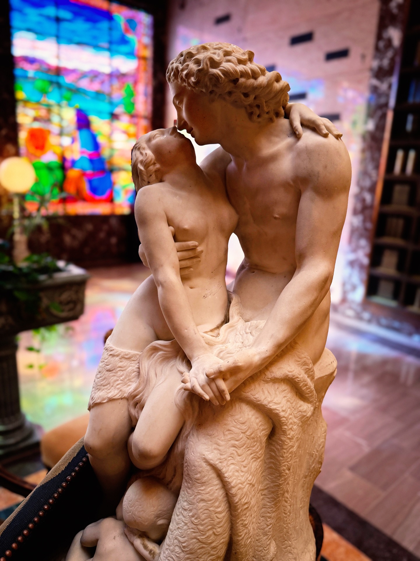 Mausoleums are for lovers.
Cypress View in San Diego.
.
#mausoleum #cemetery #statue #lovers #art
