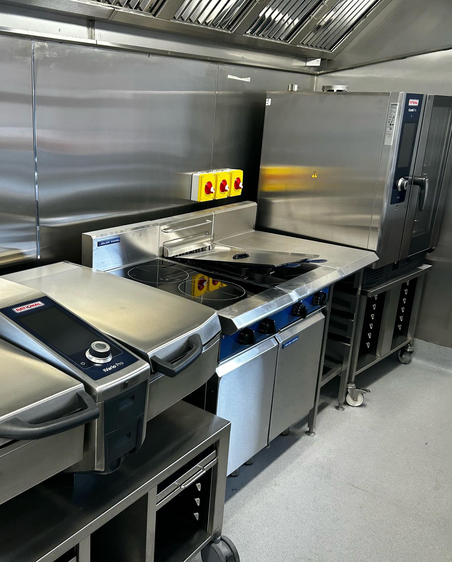 Another lovely project handing over from the design and fit out team from @galgorm.group.
New site in Belfast for a private hospital with some high quality, energy-saving and production-increasing kitchen toys.