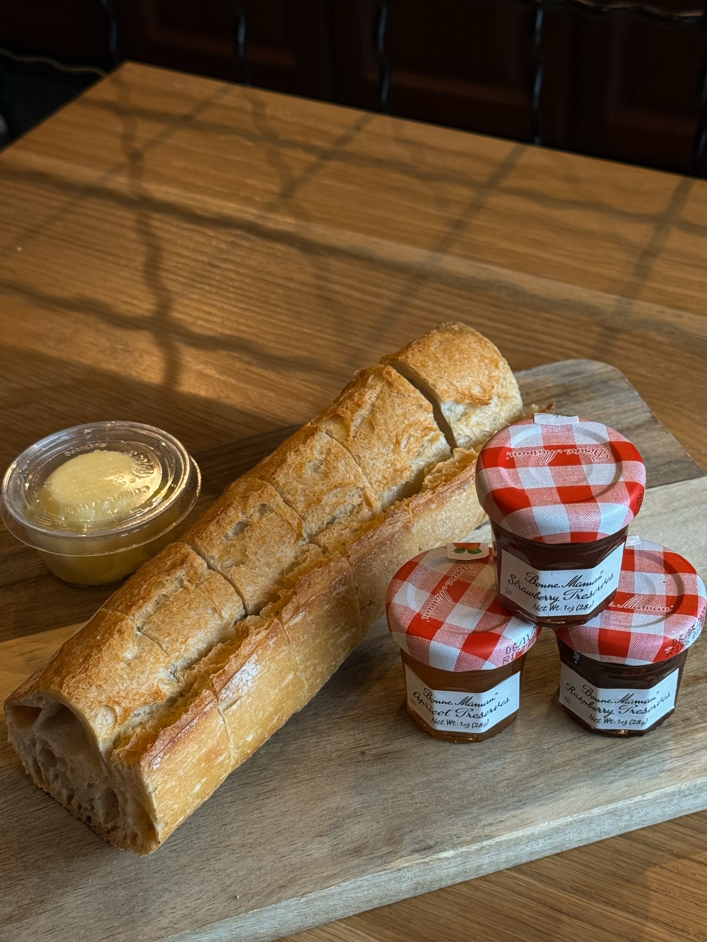 Who doesn’t love a good snack board? Say bonjour to a classic!
Freshly baked baguette, rich French butter, and our favorite Bonne Maman jams 🥖🍓🧈 Everything you need for the perfect bite.
Simple pleasures, done the French way! #thefrenchguys #seattlepastry #french #bonnemaman