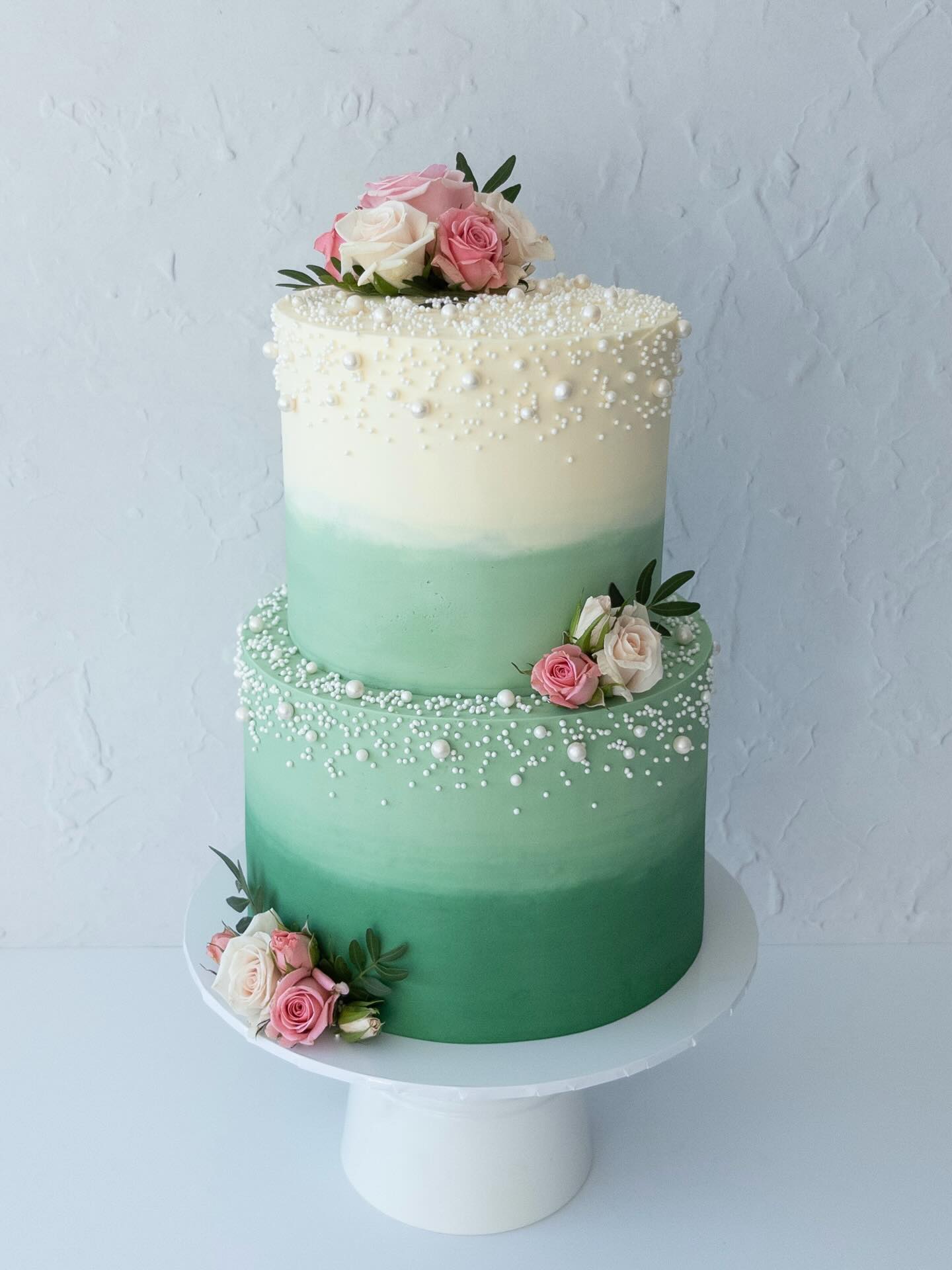 I’ve been so excited to share this cake because it’s my favourite colour but it’s also the first time I’ve done a two-tiered ombré cake!
The 8” bottom tier was lemon sponge with lemon curd and lemon buttercream with the 6” top tier also lemon sponge but with blueberry jam and lemon buttercream.
Congratulations to our bride and groom - it’s a privilege to be part of such a special day 💚
Flowers: @regal_flowers
Venue: @sunpavilion.harrogate
#twotierweddingcake #twotierweddingcakes #greenweddingcake #weddingcakesharrogate #cakesharrogate