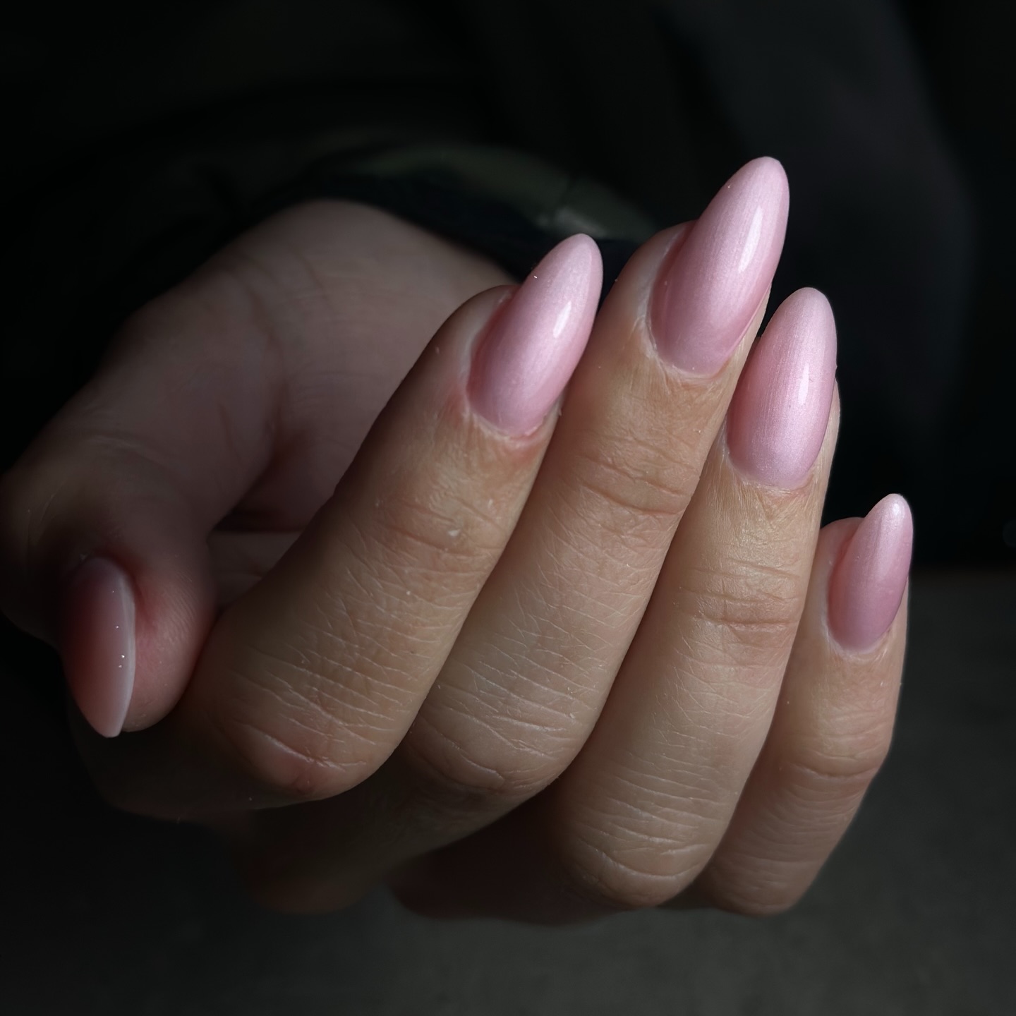 🌸💅 Des ongles plus longs, plus élégants… et toujours naturels 💅🌸
Envie de longueur sans compromis sur le rendu ?
Le chablon est la technique idéale pour allonger vos ongles avec finesse et précision ✨
🌿 Une construction sur-mesure, adaptée à vos ongles
💖 Une tenue impeccable et un résultat ultra naturel
🌷 Une magnifique couleur printanière pour illuminer vos mains
Du nude rosé au pastel lumineux, laissez parler vos envies et adoptez un look frais, doux et ultra féminin 🌼
Parce que chaque détail compte… offrez-vous des ongles qui attirent tous les regards ✨
📍 Prenez rendez-vous et laissez la magie opérer
#Chablon #OnglesLongs #NailsSpring #ManucureParfaite #OnglesElegants NailArtist BeautéDesMains Printemps