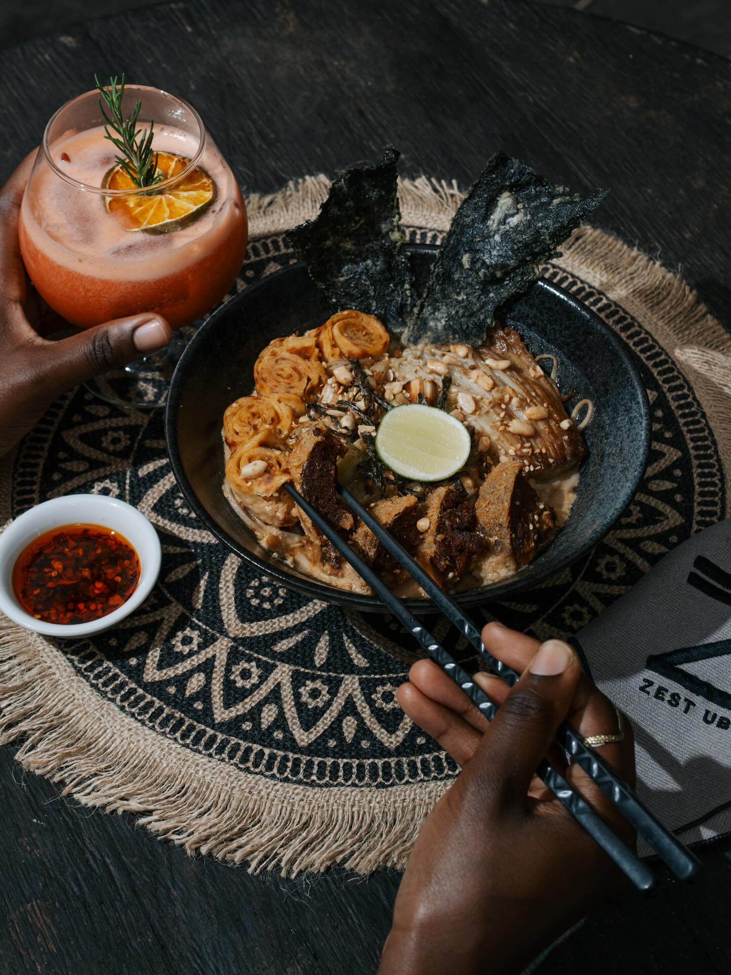 Not your usual ramen 🍜
This Peanut Miso Ramen is creamy, nutty, and full of umami✨
perfectly paired with the light, refreshing notes of Strawberry Rosemary 🍓🌿
Sweet, savory, and a little unexpected.
Would you try this combo? 👀
#zestubud #veganfood #plantbased #healthyfood #organic #govegan #veganlife #veganeats #ubudbali #balifood #balifoodies #balidaily #balilife #consciouscommunity #balibrunch #zestubudvibes