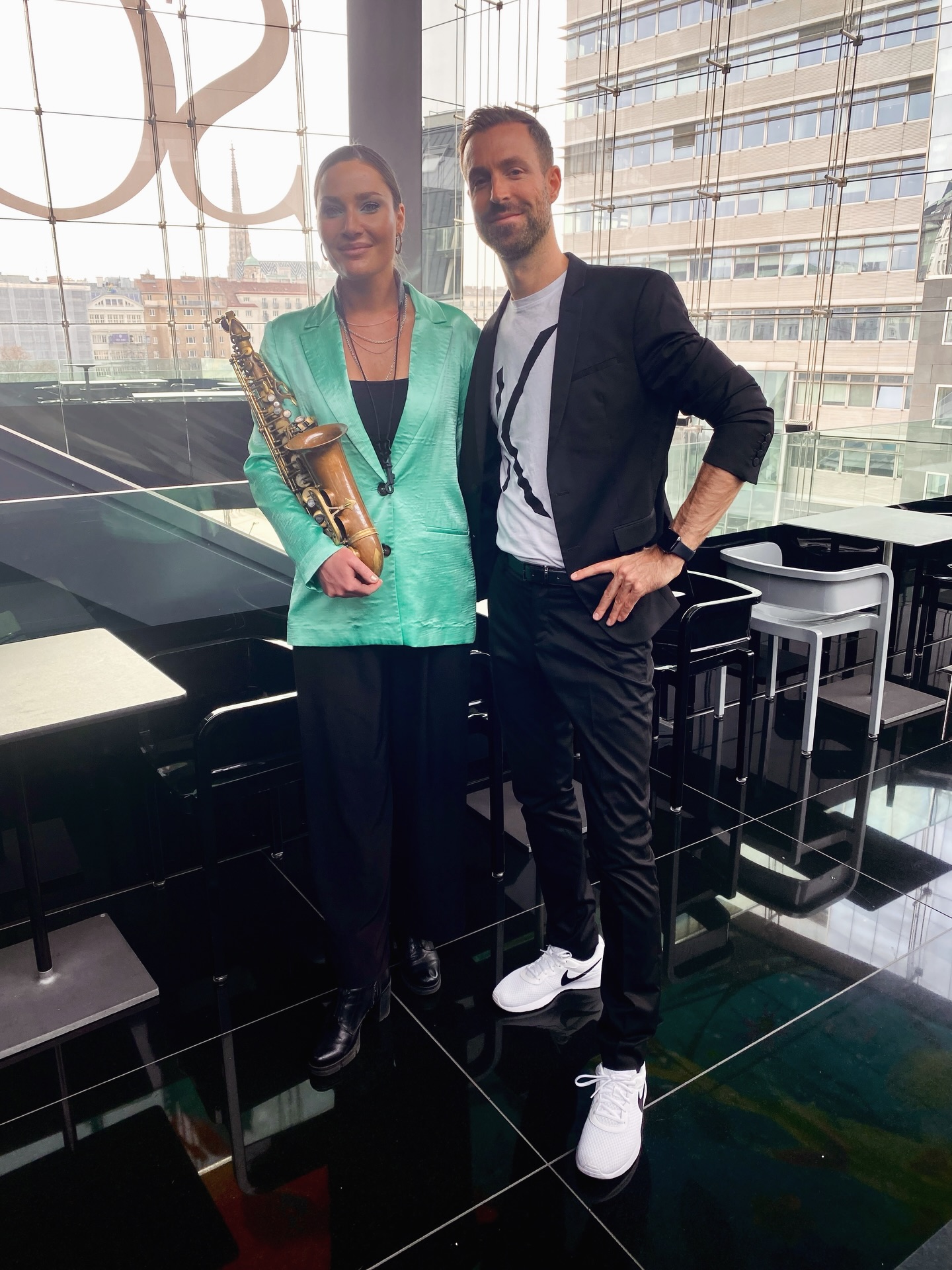 We really enjoyed playing two shows with our Sugar Sky ✨ SAX & PIANO ✨ #showact at @so.vienna for international clients! 🔥🎷🎹
The finest “high energy” dance / house music from #Avicii, #EricPrydz, #JuruGoshProject, #CalvinHarris and many more…
It was so much fun! 💪🏽🔥
Thanks to @sagarmathateam & @sugaroffice_artistagency_shows for having us! 🩷