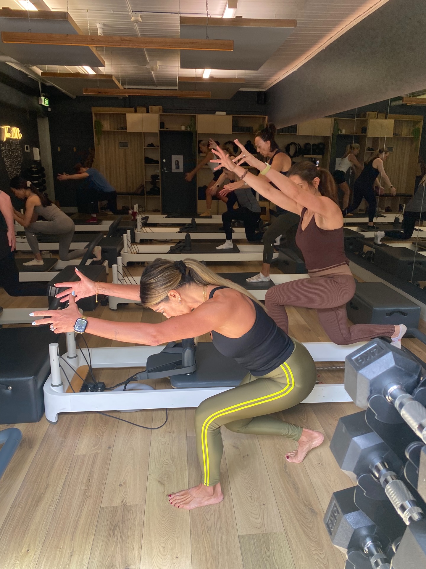 Last week at Core Project, we hosted something a little special for our community…
A private, invite-only smash-out session with 10 of our advanced, super strong clients, bringing them together to finally meet in person, push their limits, and seriously up their game.
It was spicy to say the least… think grunting, sweating, shaking legs and cores, but also plenty of laughs, good tunes, and the best kind of energy in the room.
This session was designed to challenge. To elevate. To take their practice to the next level.
We fused two of our specialties: advanced core work (always) and complex strength training on the reformer, and introduced new repertoire that truly tested both strength and control.
Safe to say… as a collective, those who attended nailed it ! Thank you for providing this beautiful space to host this banger sesh @pilatehard 💕💕