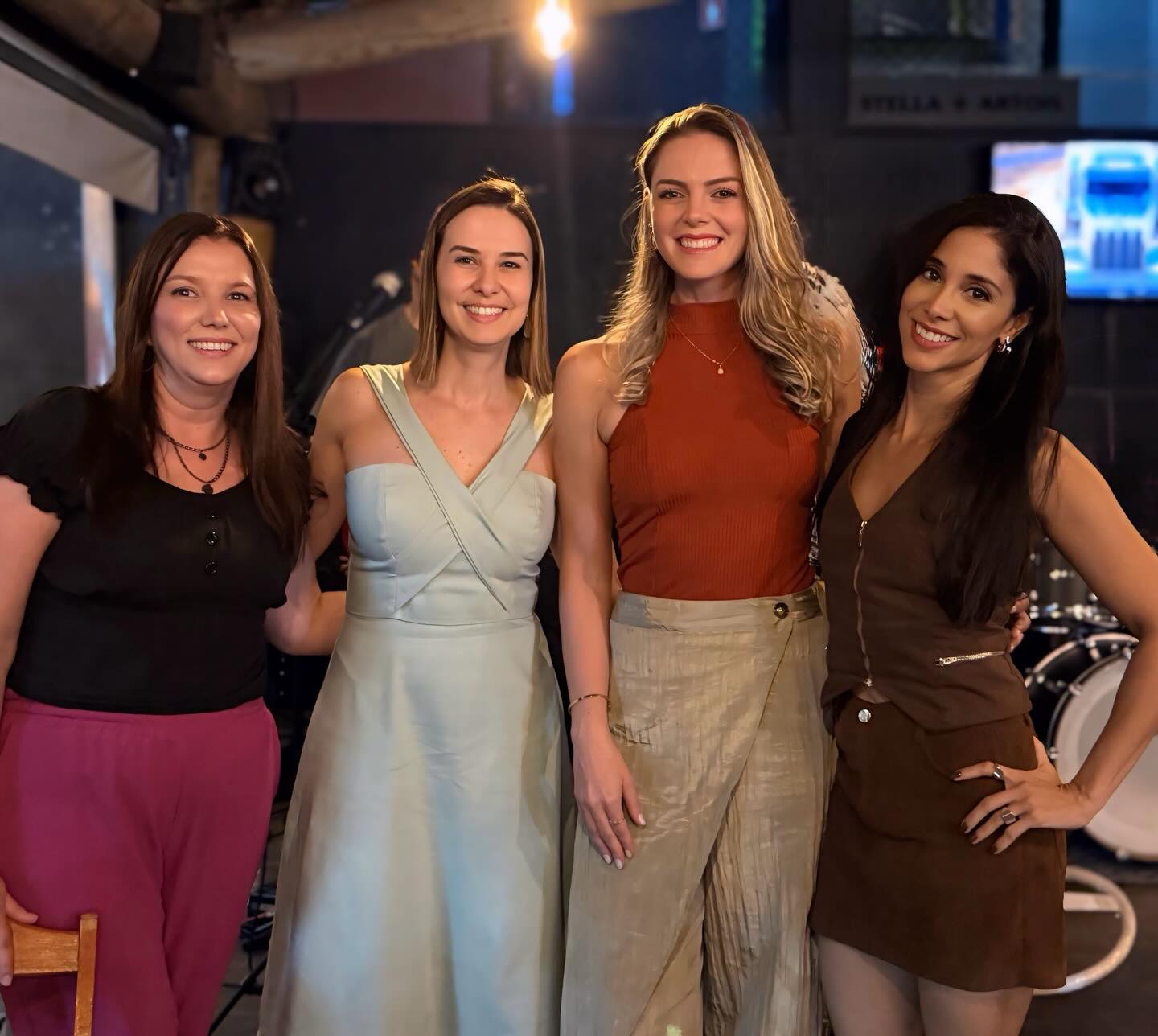 Dia de estreia da @dogtownbanda no @oescritoriochoppbar !! 😄🤘🏻