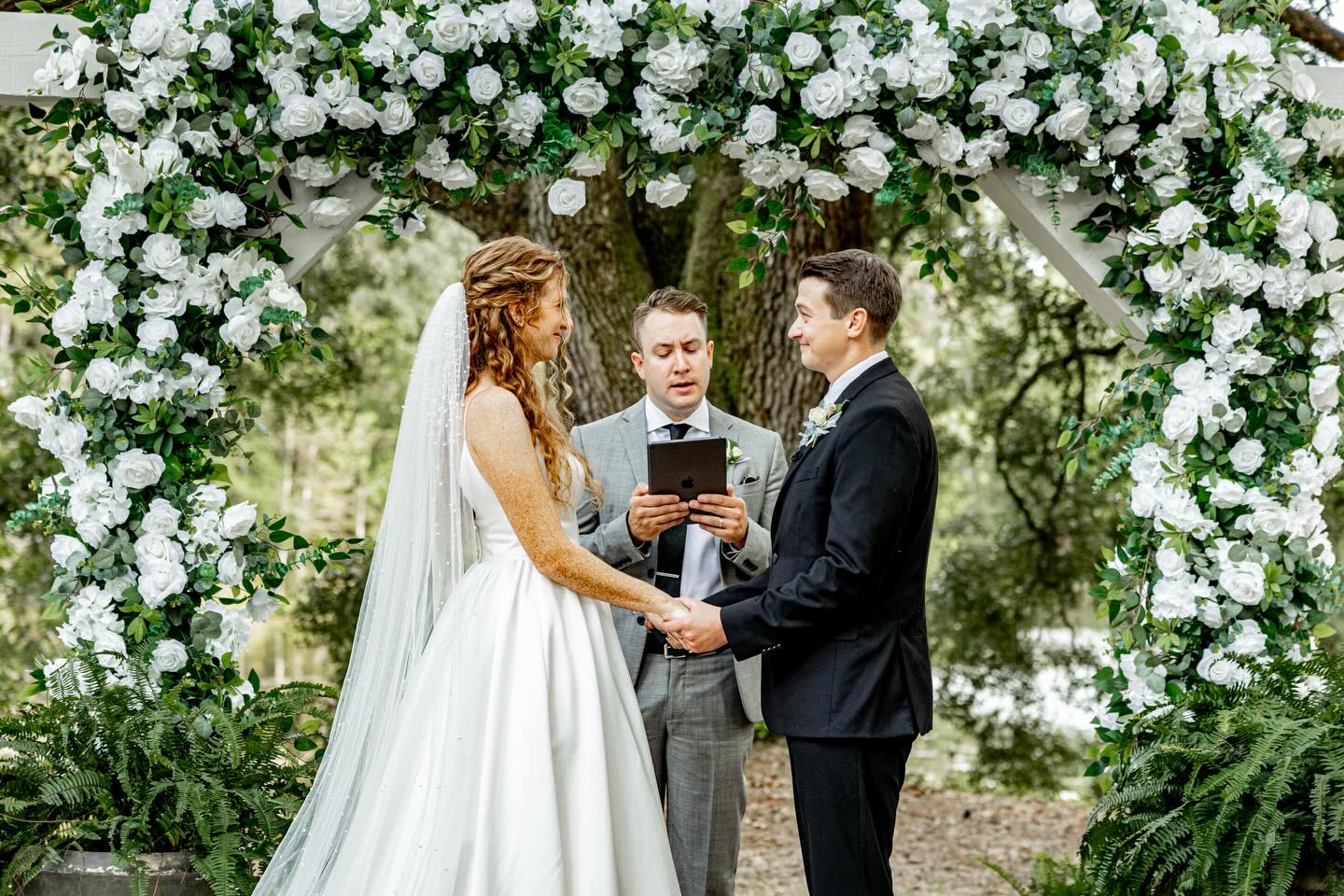 ā¢CHAPTER XCā¢
Mary and Michaelās Live Oak wedding is on the blog! Go check it out! (Link in bio)
Venue | @live_oak_plantation
Dress | @darebridalboutique
Decor | @petalandtwigg