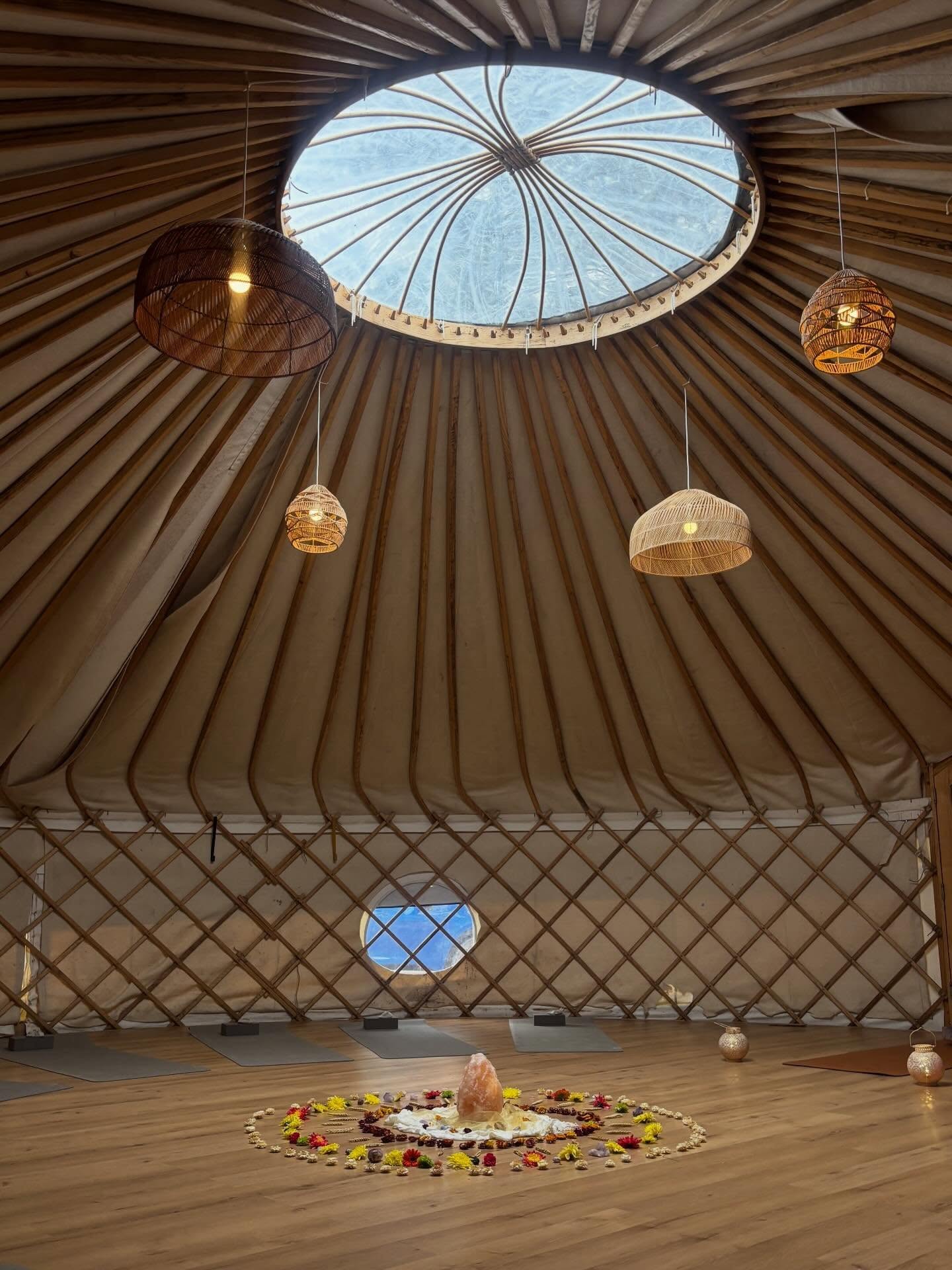 what a perfect venue for a morning of yoga, pranayama & meditation - all led by the energy of the approaching full moon✨
thank you to all who came - it was so lovely to see new & familiar faces 🌸
stay tuned for the next one!
@rabycastleofficial 🤍