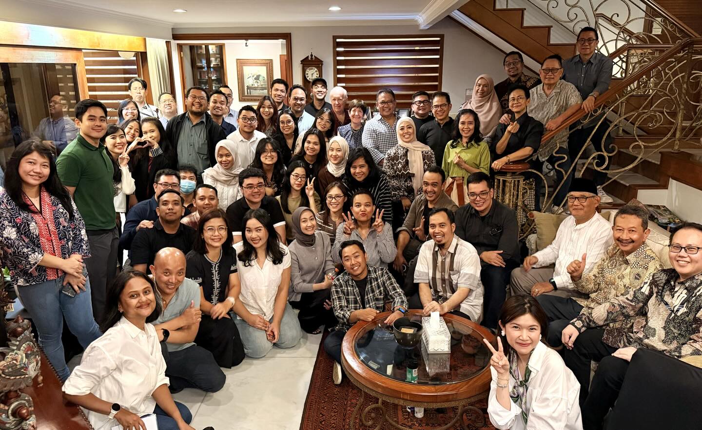 A wonderful halal bihalal evening filled with warmth, togetherness, and meaningful moments to reconnect and recharge as the HSC family 🌝
Our sincere thanks to Pak Sony and Ibu Menik Harsono for hosting this beautiful gathering, to the team and caterers who made it all possible, and to all HSC family and friends who joined us and made the night truly memorable ✨