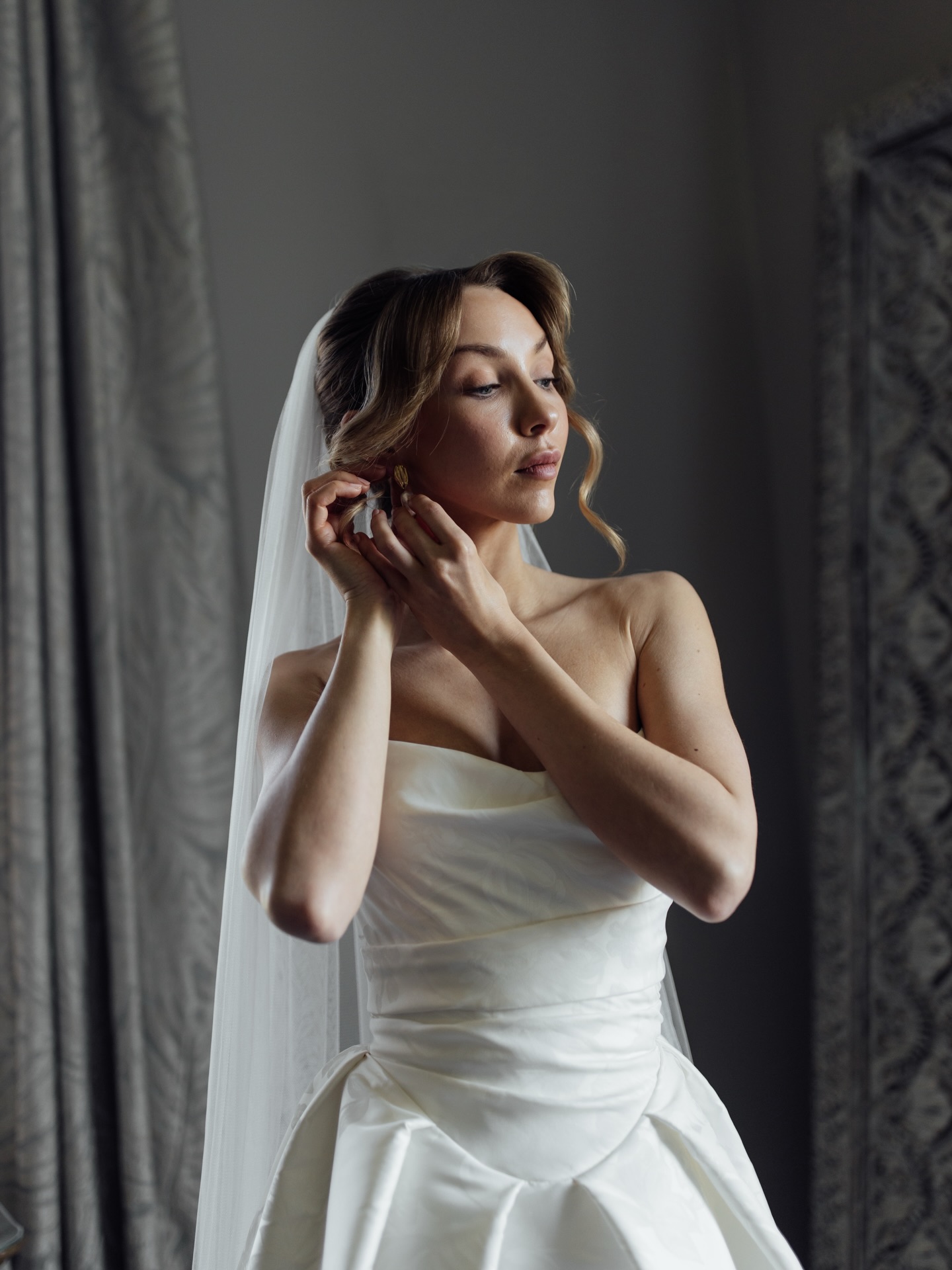 Those final moments getting ready, adding the delicate beautiful final touches ✨
Inquire now for 2026/27/28 💌
Workshop and host @myprettiestworkshops
Floral designer, stylist and planner @myprettiesuk
Venue @saltmarshehall
Bridal shop @chloejanebridalwear
Dress designer @jennyyoonyc
MUA @eleanorjaynehmua
Hair Stylist @hairbytosetti
Menswear @fallenherostore
Statement signage @ohprettyrae
Stationery @Mallyscrafts
Cake @wheretheribbonends
Acrylic aisle walkway @evallanceuk
Linen, tableware,furniture @chateaunoireventhire
Content creator @contentbylaurenc
Shoes @prada
Model’s @jamesandlydiauk & @koralkouple
Freelance support @harrietgracefloral mindenwoodfloraldesign @thedot.digital