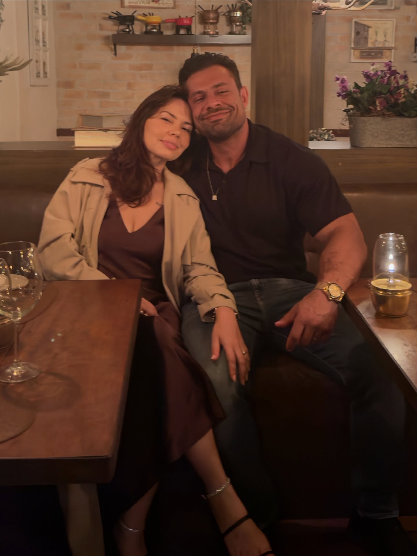 Há 10 anos, eu estava pronto para receber o amor da minha vida.
De lá pra cá, aí está um pedacinho da história.
.
Te amo @sarahgarciaferreira , essa é só a primeira década juntos, pode se alegrar pois vai ter esse LOURÃO por mais algumas na sua vida 👊🏼😂.
Que Deus continue abençoando nossa missão.
Tenho grande orgulho de NÓS ❤️🙏🏼