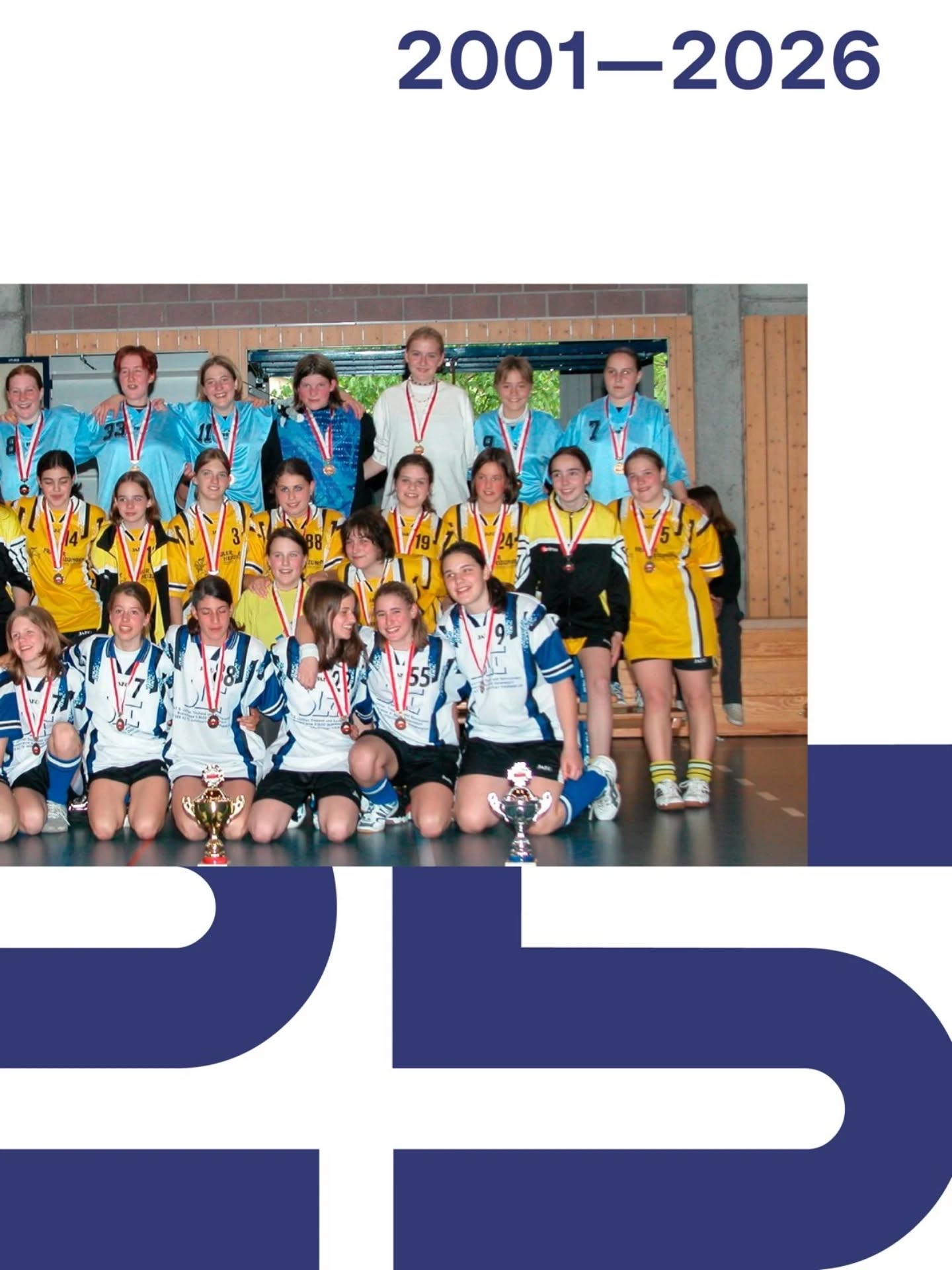 ✨ 25 Jahre Floorball Zurich Lioness ✨
Was 2001 mit einer Vision begann, ist heute ein Verein voller Leidenschaft, Zusammenhalt und unzähliger Erinnerungen. 🦁💙🤍
In den letzten 25 Jahren haben wir gemeinsam Höhen und Tiefen erlebt, von ersten grossen Erfolgen direkt nach der Gründung, über schwierige Phasen und Neuanfänge, bis hin zu dem, was Lioness heute ausmacht:
Ein Verein, der für Nachwuchs, Teamgeist und pure Freude am Unihockey steht.
Unzählige Spielerinnen, Trainer:innen, Helfer:innen und Unterstützer:innen haben diesen Weg geprägt und Lioness zu dem gemacht, was es heute ist.
Diese Bilder zeigen nur einen kleinen Teil unserer Geschichte – voller Emotionen, Einsatz und Leidenschaft.
Danke an alle, die Teil davon waren und sind. 💙🤍
Auf die nächsten 25 Jahre Lioness! 🦁🔥