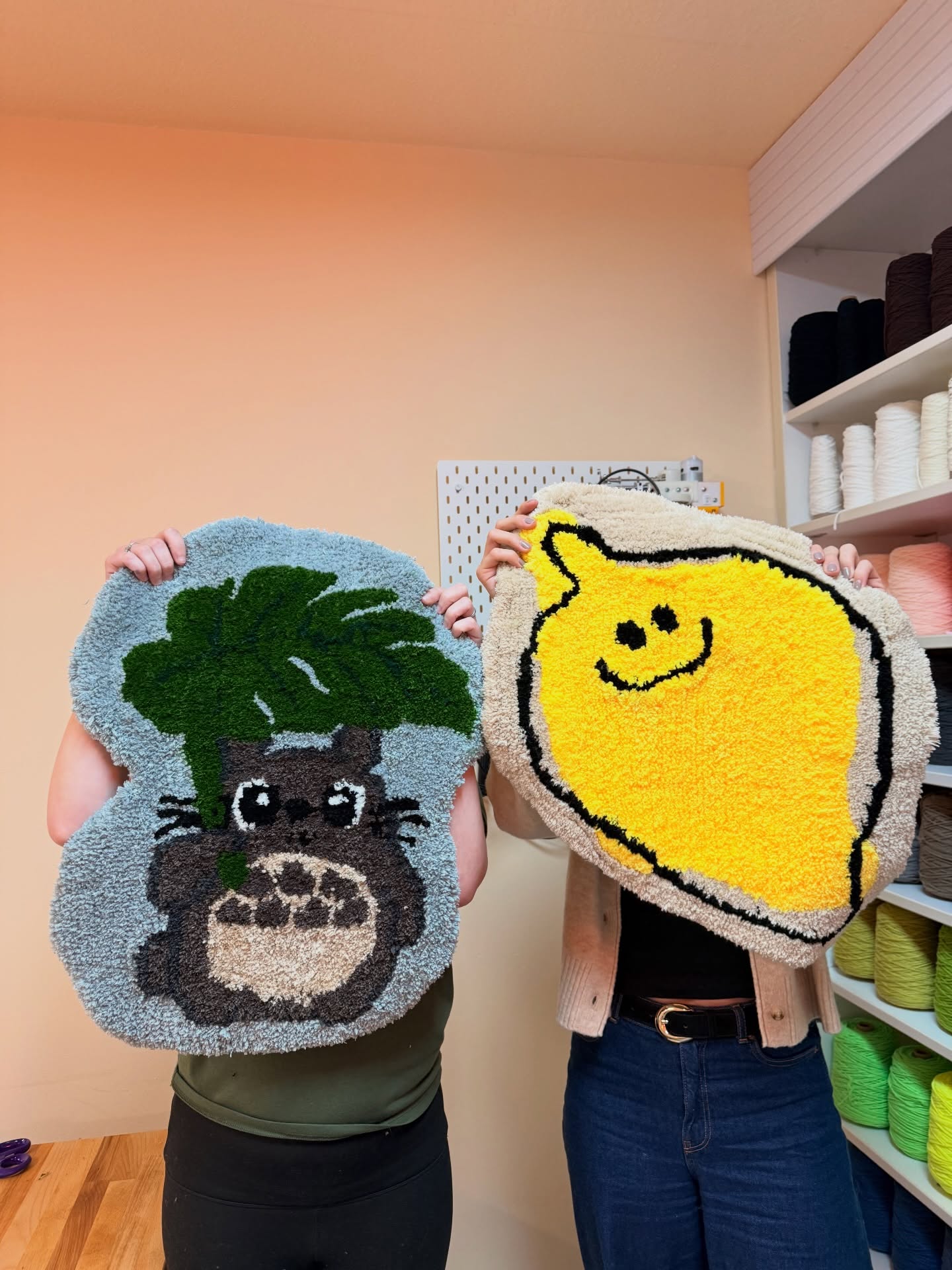 Gestalte deinen eigenen Teppich 🍋🌿 Buche jetzt unter middelwerk.de
#rugs #tufting #workshop