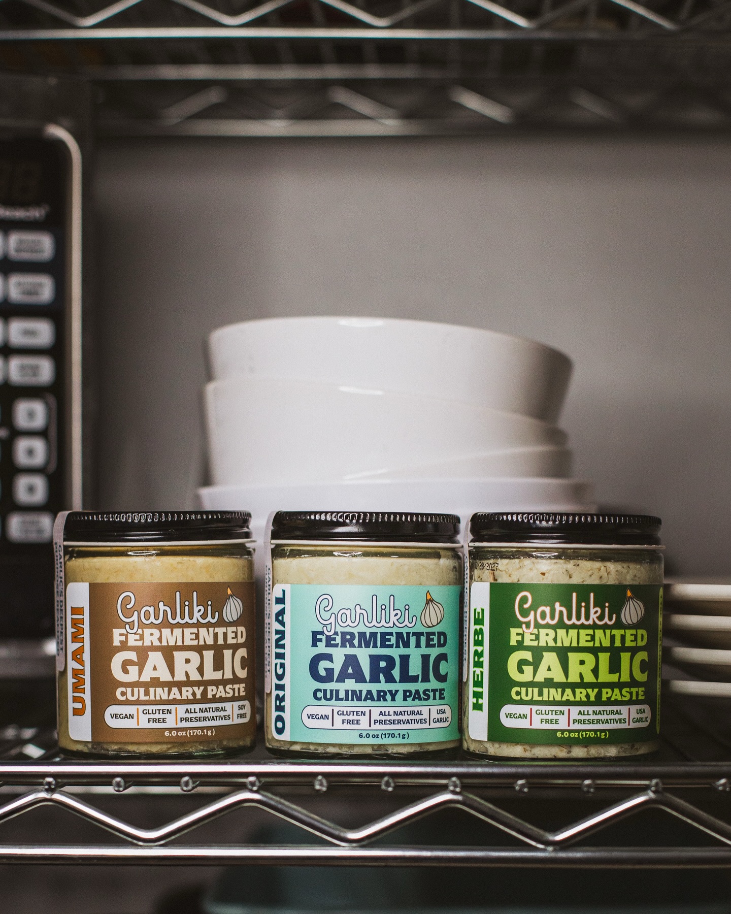 The holiday of our people: National Garlic Day 🧄
Celebrate with our Garliki-based schmear at @bernsteinsbagels or stock up on @garlikipaste at local shops like @freshlovepdx @wellspentmarket or @treebird.market (Hood River)!
📸: @foragelocal