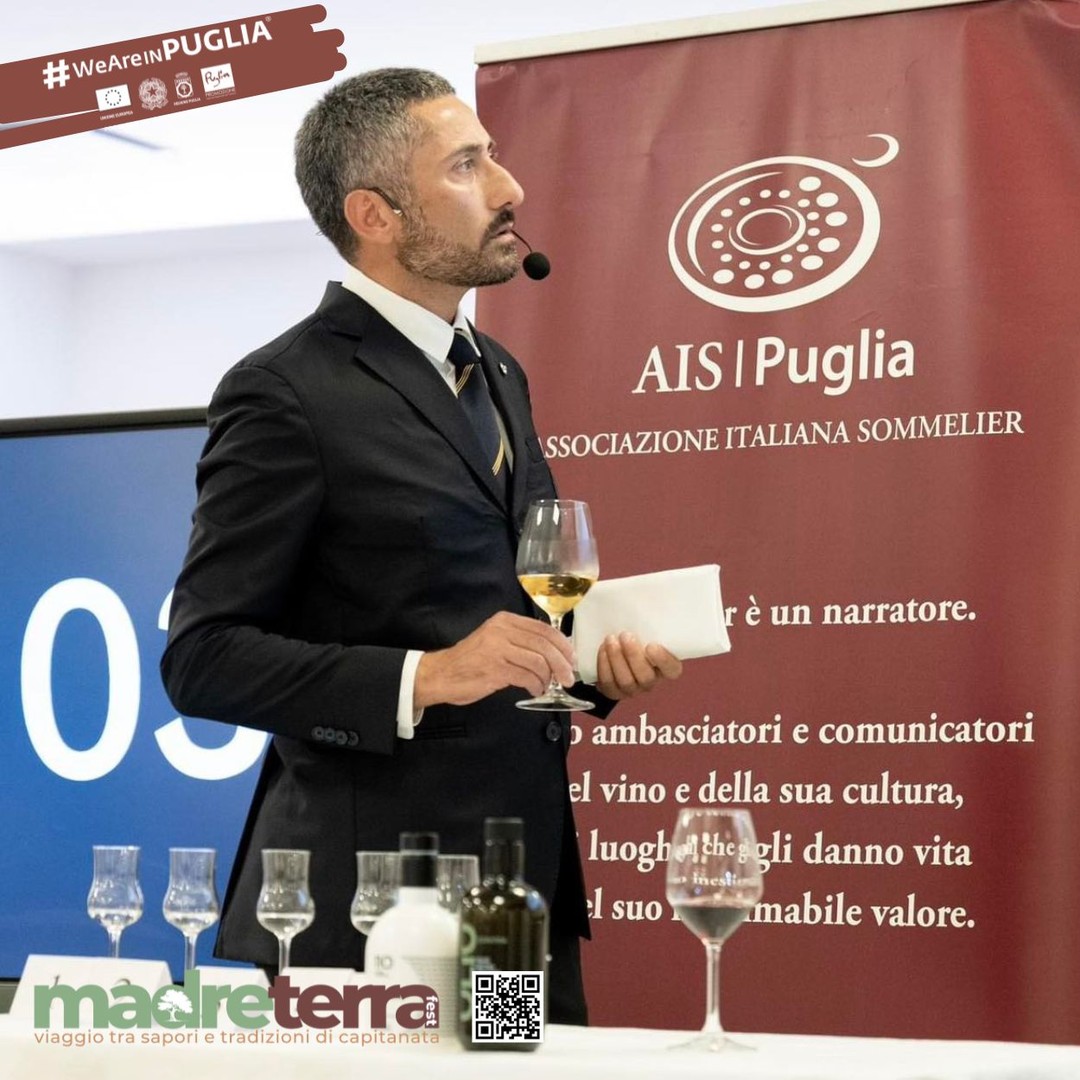 ๐ฅ La Galleria Celestini e le Cantine Cittร di San Severo (FG) ospitano un evento straordinario che invita i partecipanti a esplorare le meraviglie sotterranee della cittร , facendoli immergere nella storia e nella cultura del territorio.
Sabato 23 novembre 2024 alle ore 20.00 appuntamento con la Masterclass.
Le cantine presenti saranno presentate da Angelo Loreto, miglior Sommelier di Puglia 2024 al quale facciamo un grosso in bocca al lupo per la gara "Miglior Sommelier d'Italia 2024" a cui parteciperร a Firenze fra due giorni .
Questo evento fa parte della rassegna ๐ด๐๐
๐๐๐๐๐๐๐ ๐ญ๐๐๐, unโiniziativa che promuove la valorizzazione dei patrimoni culturali e gastronomici della Puglia finanziata da @pugliapromozione_aret - #weareinpuglia POC Puglia 2014-2020 - Asse VI Azione 6.8.