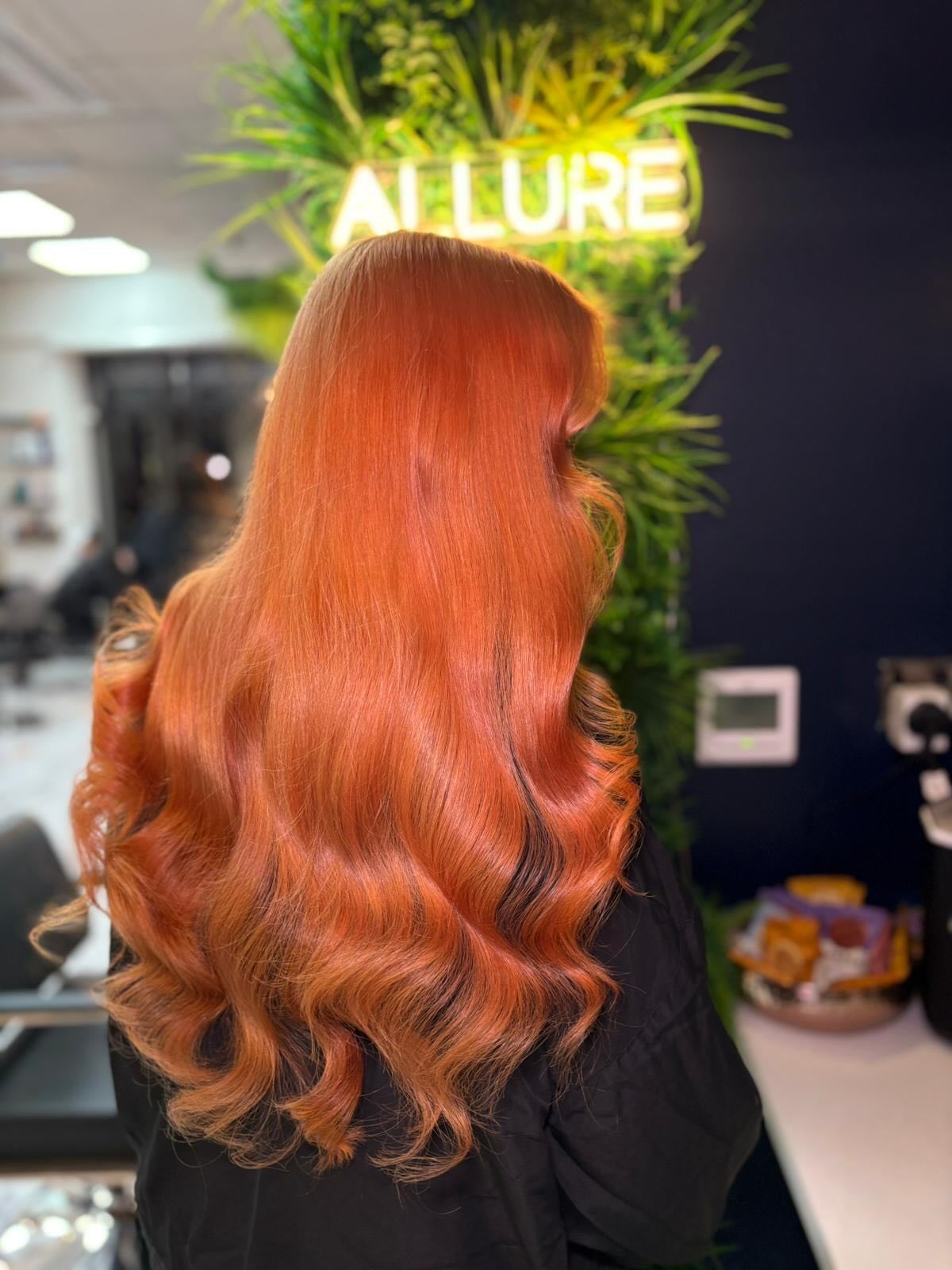 From grown-out blonde with heavy regrowth to this fiery copper dream 🧡✨
We lifted out the natural regrowth to create a clean, even base before transforming her into this rich, glossy copper. The result? Seamless blend at the root, vibrant dimension through the mids, and silky healthy ends with that unreal shine 🔥 By graduate stylist Ellie🫶🏻
@lorealpro_education_uki @lorealpro