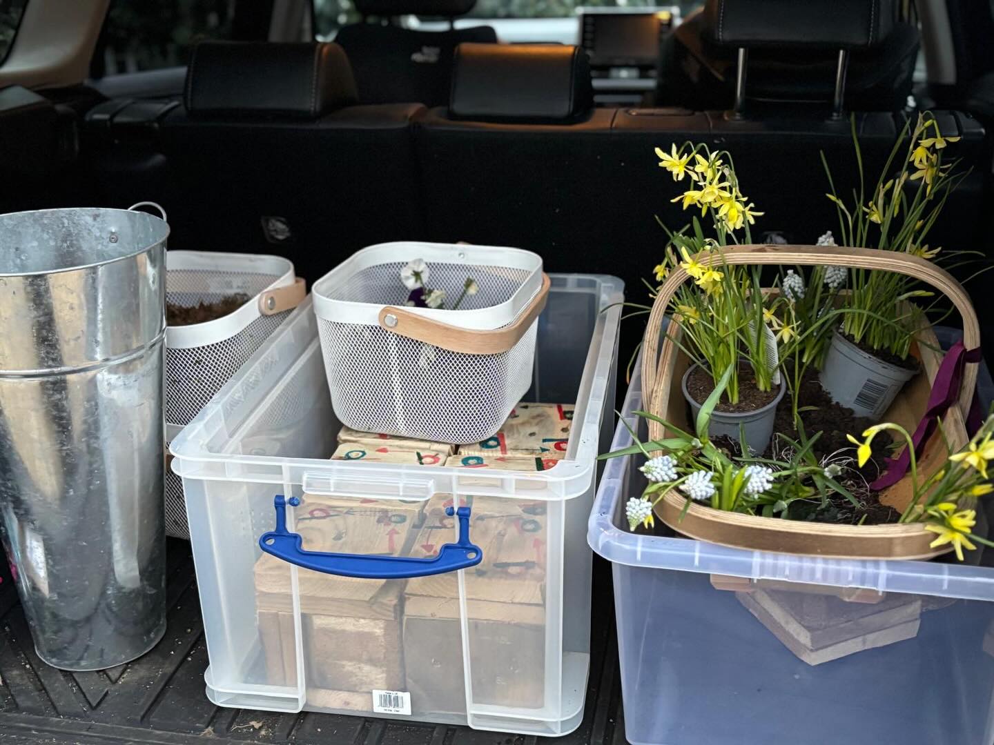 The cars are being loaded…it’s nearly time for the first of TWO Easter workshops this holiday ❤️