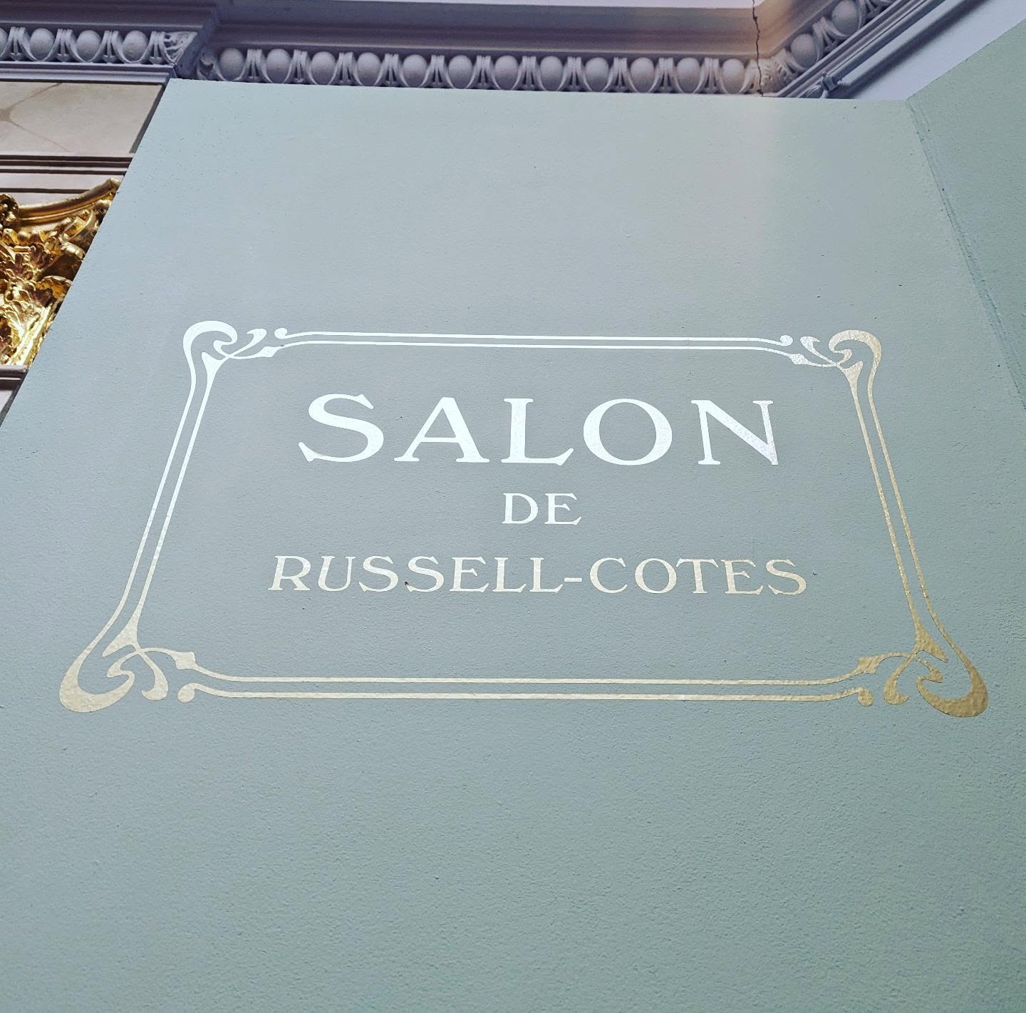 Obsessed with metallics. I designed this simple sign to help set the scene for an art exhibition in victorian Paris. I find seeing it on a wall in gold foil ridiculously satisfying! #typenerd
#typographer #goldvinyl