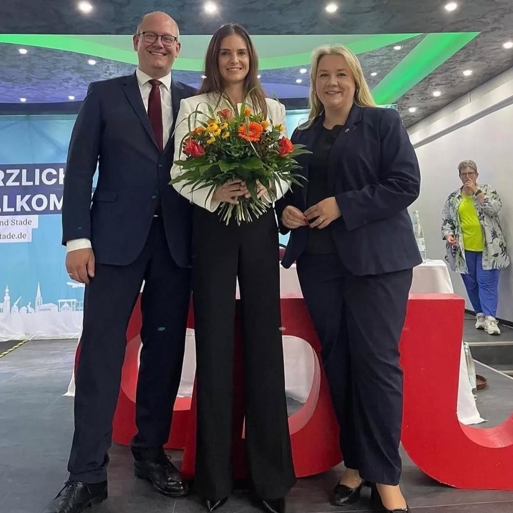 Nach einer spannenden Nominierungsveranstaltung mit großer Beteiligung unserer Mitglieder freuen wir uns @vanessakimzobel als unsere Kandidatin für den Wahlkreis Stade/Rotenburg in der Bundestagswahl 2025 zu begrüßen!
Der Wahlkampf kann beginnen!
Gemeinsam für ein starkes Deutschland mit einer starken CDU! 🇩🇪
#bundestagswahl
#cdu