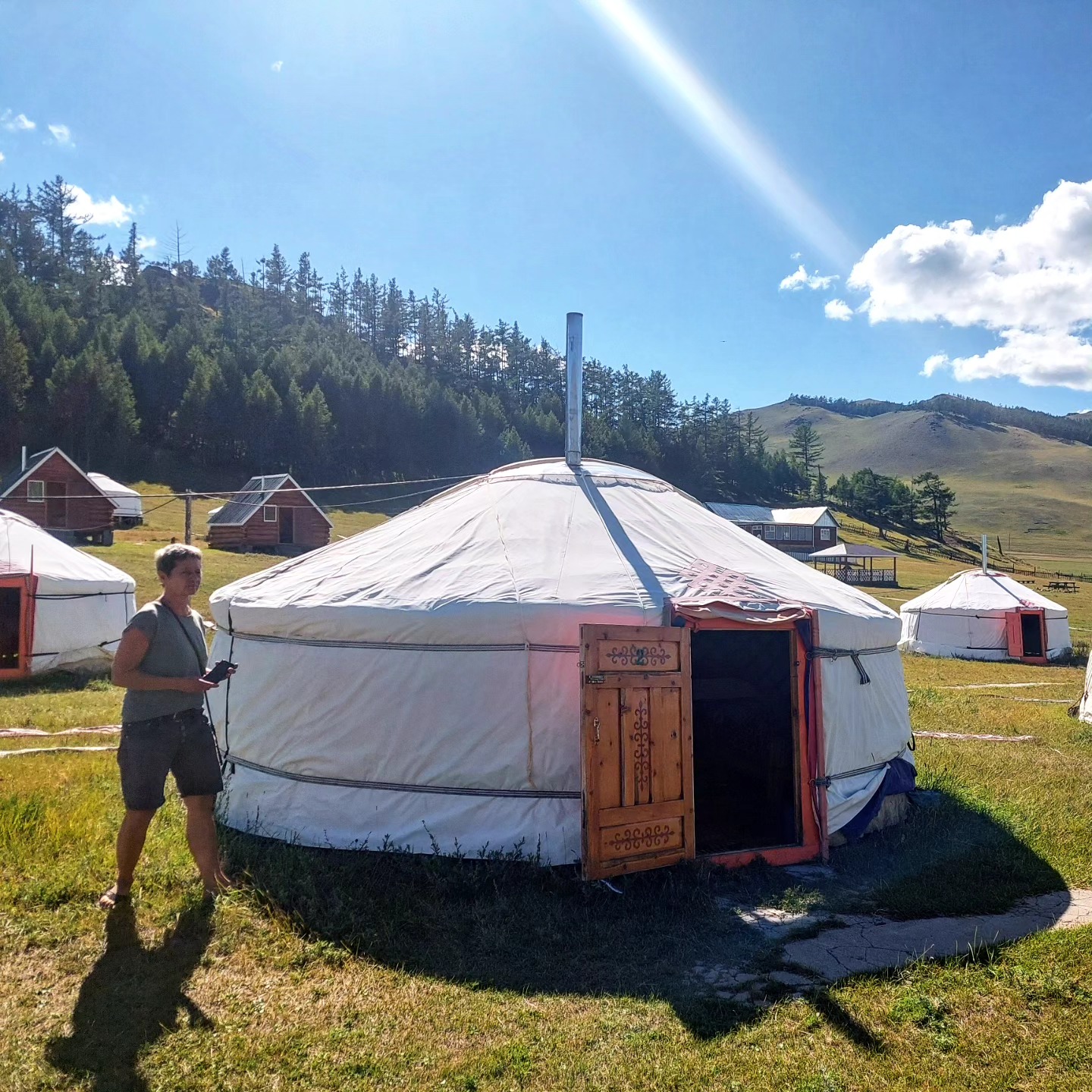...wir sind geflasht von den atemberaubenden Landschaften, der unendlichen Weite, der faszinierenden Natur, der unglaublichen Stille und der unaufgeregten Entspanntheit der Menschen in dieser wundervollen Mongolei...