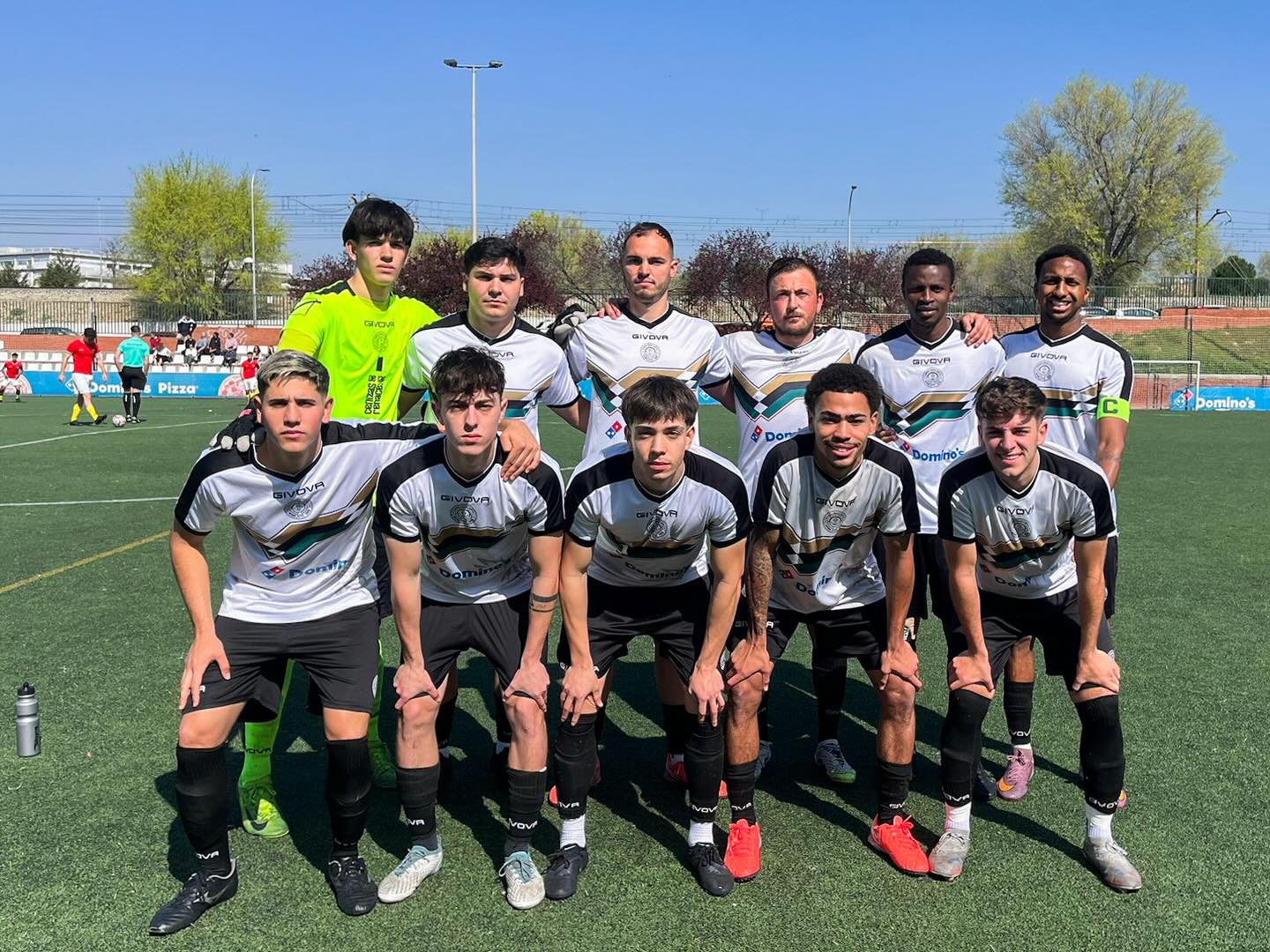 🗣️ Palabras del entrenador
Dar la enhorabuena a los chicos por el cambio de mentalidad, la forma de afrontar el partido y por saber competirlo durante los 90 minutos. 💪⚽
Nos quedan 9 finales y estamos seguros de que el equipo saldrá a dejarlo todo en cada partido.
Seguimos trabajando, seguimos creyendo. 🔵⚪
#UDMElidaOlimpia #Seguimos #Equipo #FútbolBase #MentalidadGanadora