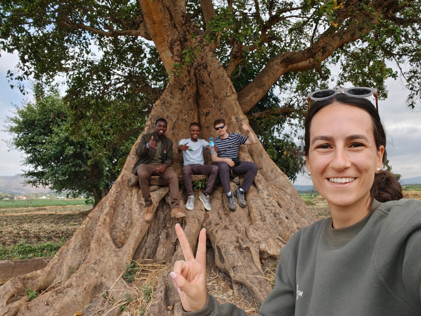 Un safari no es solo ver animales pero vivir la experiencia y sentirse vivo y la parte de la experiencia.
#bigfivetrails #viajestanzania #guiaespañolentanzania #lunademieltanzania #safaridenovios