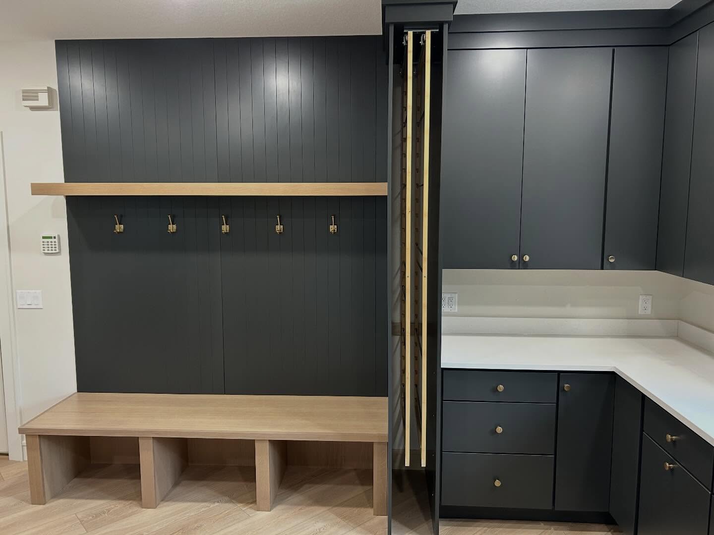 Mud rooms, closets, pantries… We never get tired of installing beautiful storage solutions. Wouldn’t this make a Sunday reset so worth it?