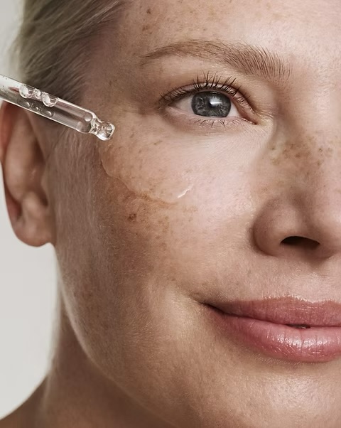 Geichmäßigen Teint ohne störende Flecken? Das skjur® Anti-Pigment Serum ist dein täglicher Begleiter für sichtbar strahlendere, beruhigte Haut.
Die hochwirksame Formel mit 10 % Niacinamid, CutiGuard CLRTM und Glycoin® sorgt für gezielte Wirkung bei Pigmentstörungen – ganz ohne aggressive Inhaltsstoffe.
➡️www.skjur.shop oder in der Apotheke
#pigmentflecken #skjur #niacinamid