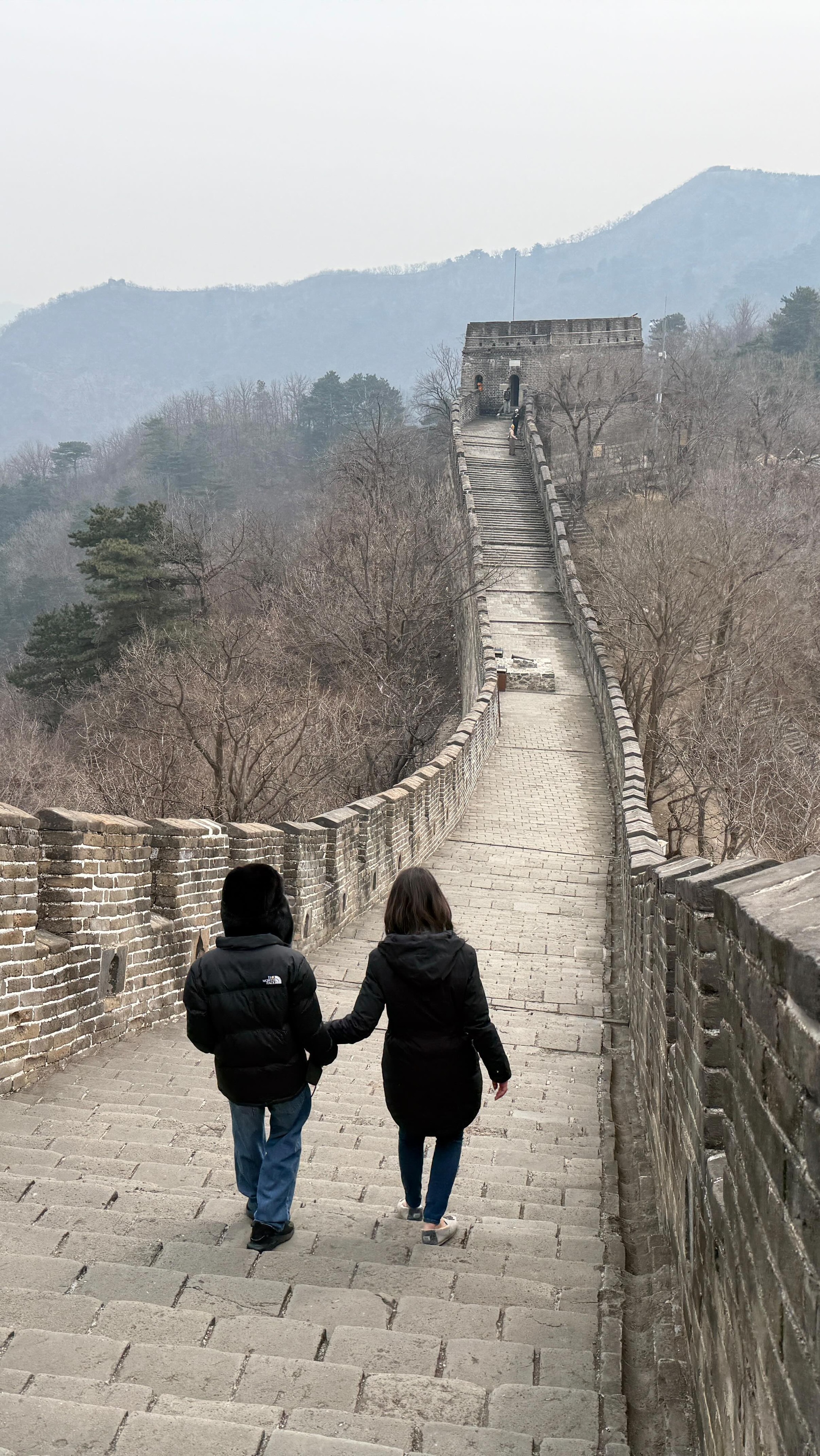 🇨🇳 What a day at the Great Wall! 🧱
We explored the Mutianyu section, climbed over 4,000 steps (felt it 😅) and took in some absolutely incredible views. Still can’t believe we actually made it here, this one is off the #bucketlist 🪣 ✅
#GreatWallOfChina #Mutianyu #ChinaTrip #FamilyTravel