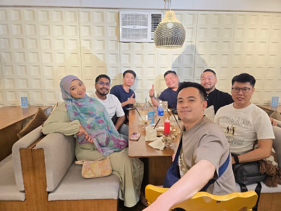 Friends. Clientele. Business Partners. Talk-Cock Sing Song Singers. Yup… 🍻