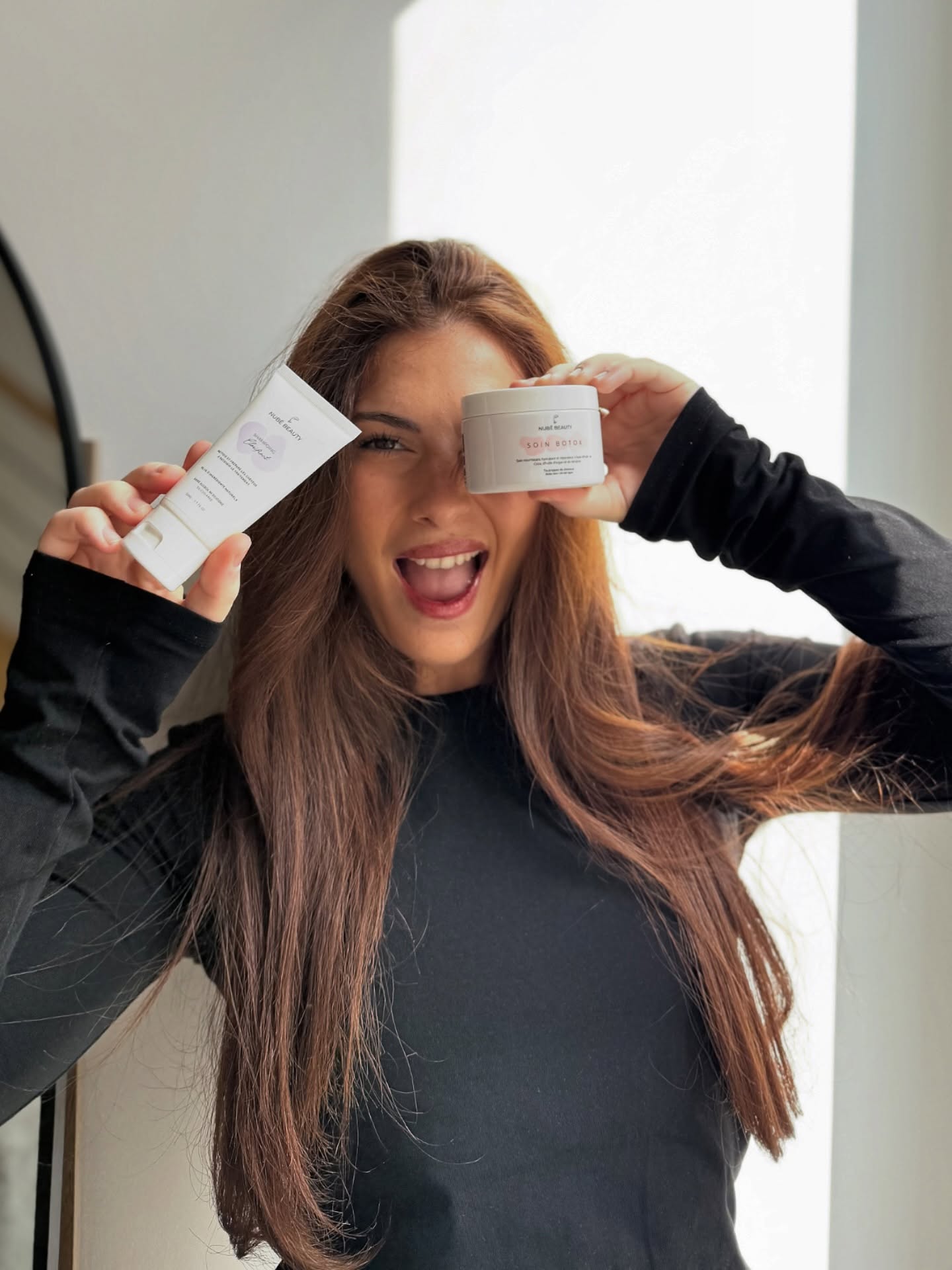 Le soin parfait pour nourrir, sublimer, contrôler tes frisottis et transformer tes cheveux en 30 minutes 💓🌸
Retrouve ton kit sur www.nube-beauty.com ✨