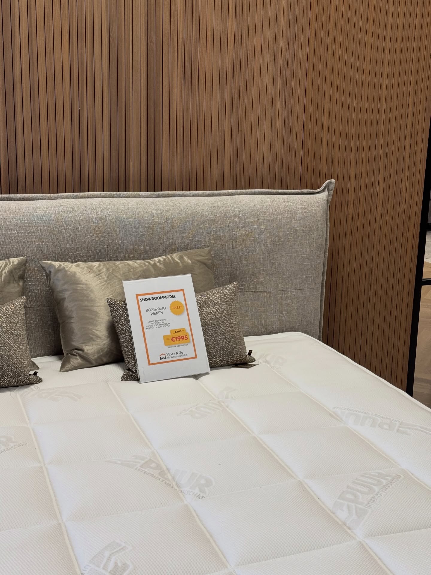 Alle boxsprings in onze showroom zijn nu afgeprijsd 🛏️
Van strakke tot luxe hoofdborden, van subtiel tot echt een statement – elk bed heeft zijn eigen uitstraling. Op de foto’s zie je ook de details van de verschillende hoofdborden die het bed nét dat extra karakter geven.
We maken plaats voor nieuwe dingen, dus dit is hét moment om jouw boxspring met korting uit te kiezen.
Weg = weg. Kom langs in de showroom en ontdek ze zelf.