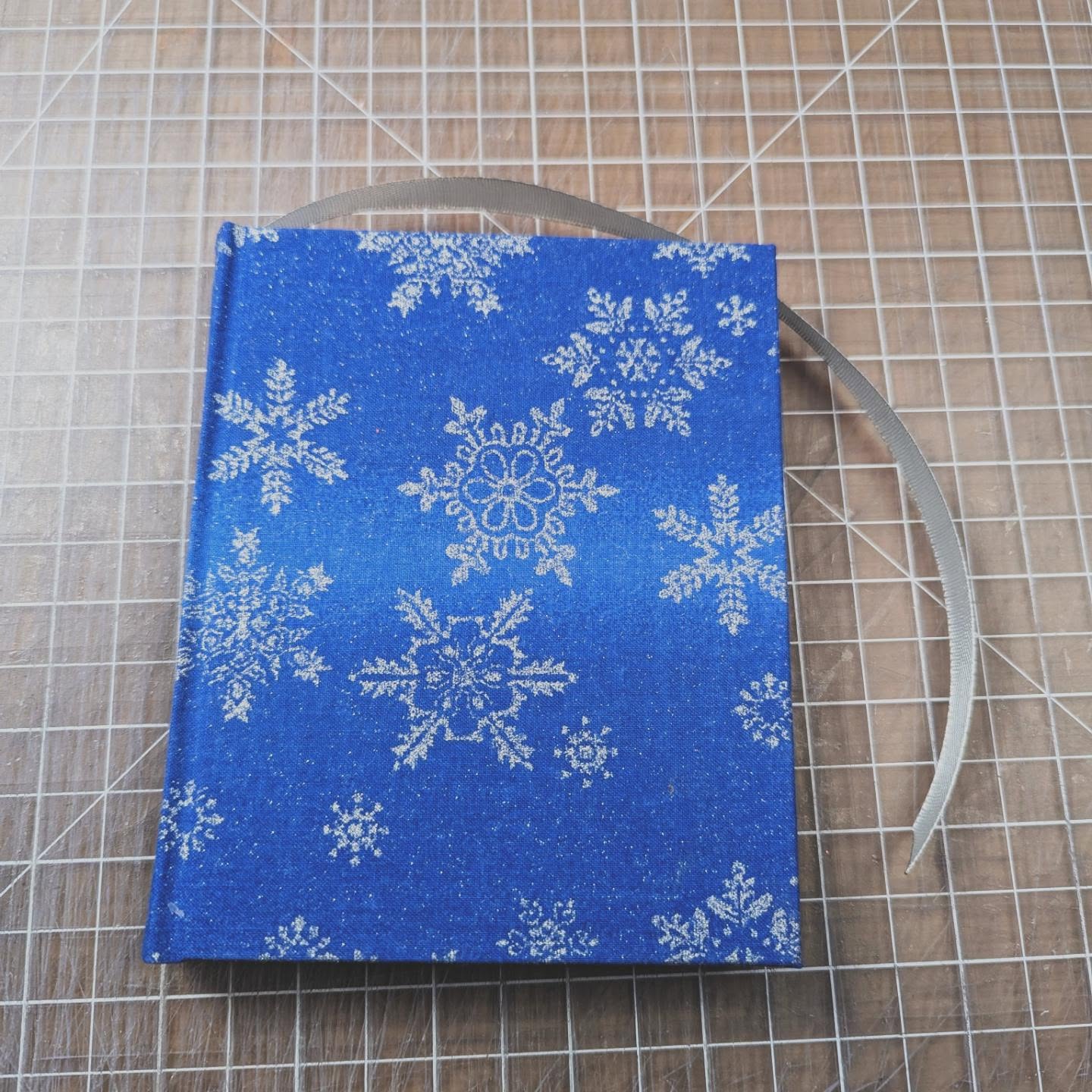 Mini journals! Many people asked about small lined journals so this year l'm making a bunch! I love the sparkling snowflakes! ❄️😊