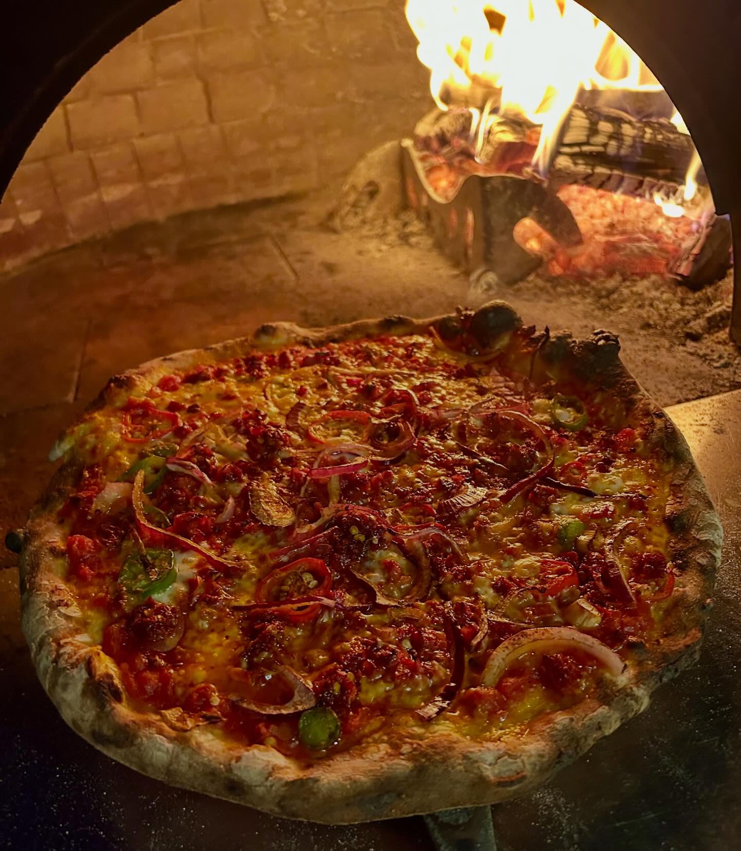 Rustic bros pizza co are at @thehenandchickens_bisley every Wednesday and Friday.
Wednesday - 5pm - 8pm
Friday - 5-8:30pm
The Hen & Chicken Pub 200 Guildford Rd, Bisley, Woking GU24 9DJ
Fancy Pizza and a Pint for dinner tonight? 🍻 🍕
Don’t forget you can enjoy your pizza inside the comfort of the hen and chicks whilst enjoying a refreshing beverage 🍻 🍷 😋.
We are taking preorders, if you would like to order a pizza🍕 and arrange your pick up time please call James on 07568 096639, it gets very busy so best to book your slot early to avoid pizza envy! 🍻🍕😋
#bisley #woodfiredpizza #pizza #pizzatime