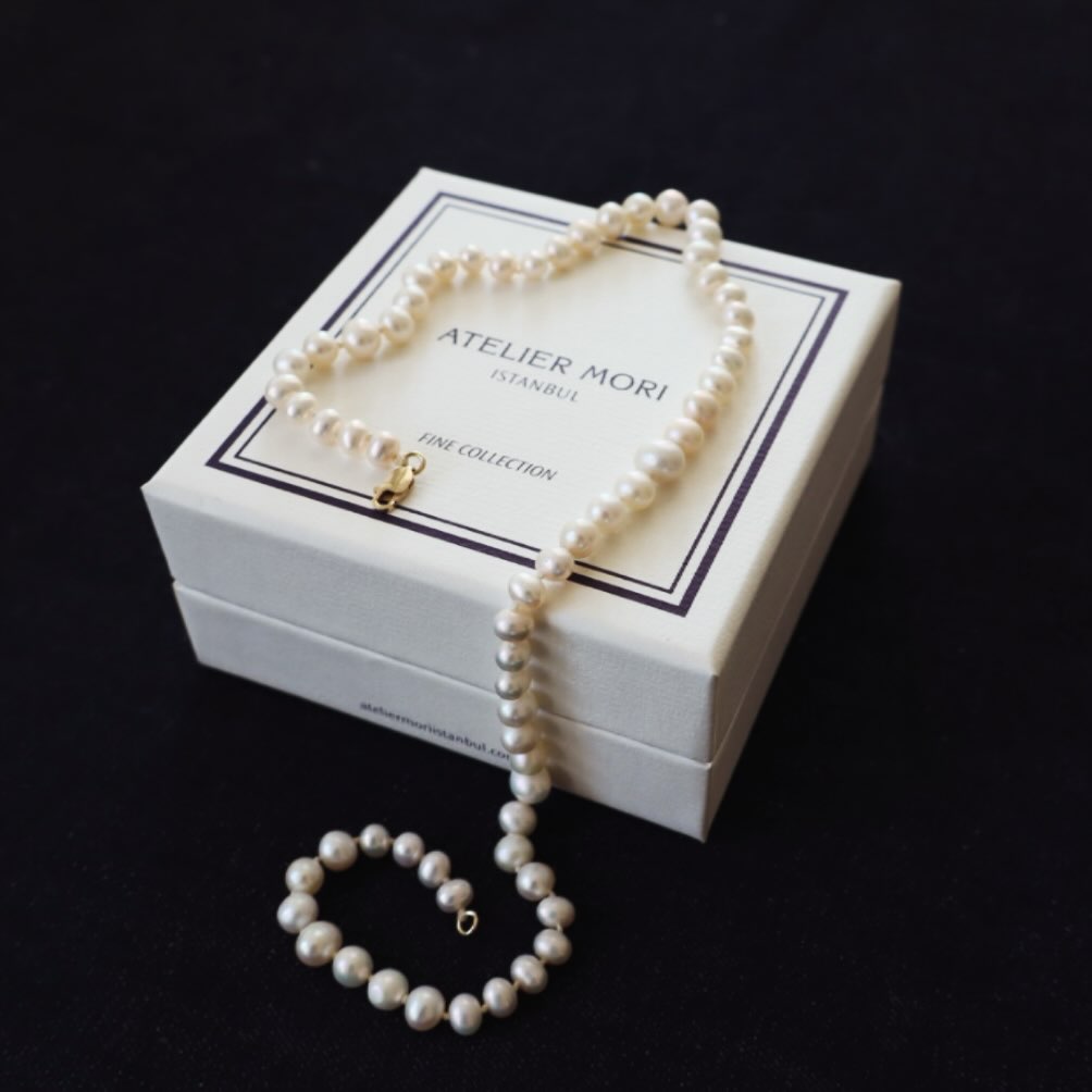 Elegant & elevated packaging design for @ateliermori.ist fine jewelry collection ๐๏ธ Forever a favourite โจ
#packagingdesign #brandingagency #logodesign #creativestudio #jewelrybox