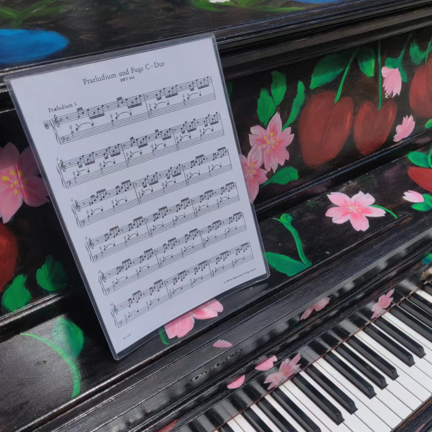 Sing for Hope piano launch 2024 🎨🎹! It was fun to play a little Bach in unison with twenty four others on this year's pianos! Go check them out in their community spots the rest of this month @singforhope 🙂
https://singforhope.org/pianos/nyc-2024