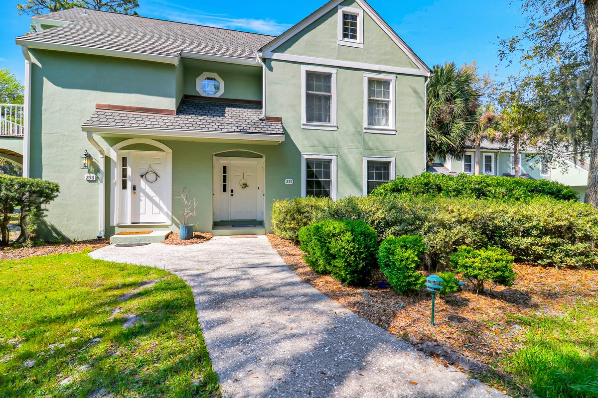 🏠Just Listed in Shipyard Hilton Head! Welcome to 70 Shipyard drive | Unit 255!
The 2-bedroom, 2-bath villa offers the ideal blend of relaxation, investment potential, and coastal lifestyle. Whether you’re looking for a second home or a short term rental opportunity, this one checks all the boxes! Location!!!!
📍 just minutes to private beach access and a short bike ride to Coligny!
🏊♂️Evian community pool
🏌️♀️Enjoy peaceful golf and lagoon views from your private deck
Message me for details or to schedule your private showing.
Listed and marketed by Michelle Garbade, Realtor with Charter One Realty.