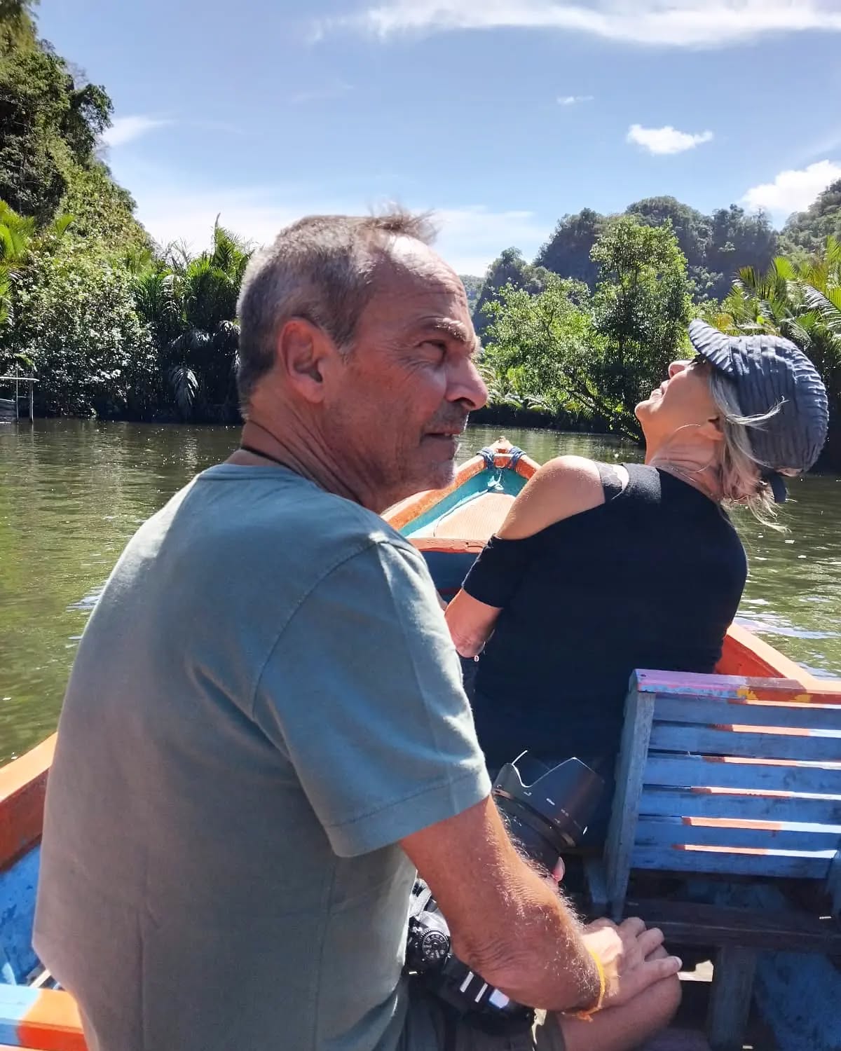 Clear blue sky in Rammang Rammang with super amazing couple from Italy. Grazie Mille 🙏