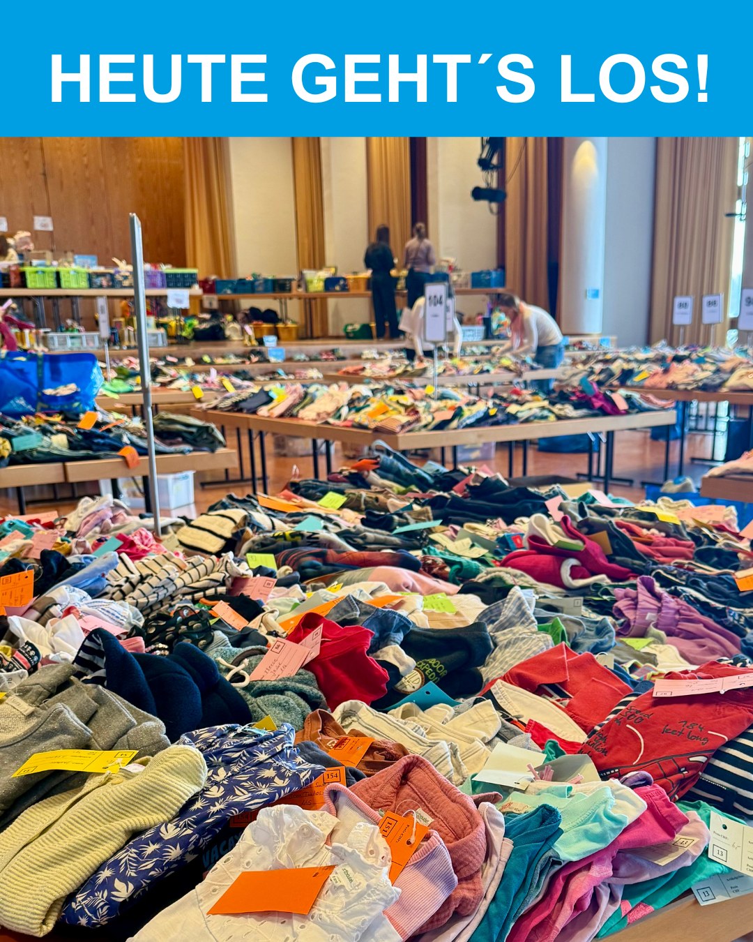 Hinter den Kulissen wird geschwitzt!
Bis zu 10.000 Artikel wandern heute durch die Hände unserer grossartigen Helfer, damit ihr heute Abend aus den Vollen schöpfen könnt.
Ein riesiges Dankeschön an das Team! ❤️
Wir sehen uns um 18:30 Uhr zum Startschuss.
Üdiker-Huus, grosser Saal
Zürcherstrasse 61, 8142 Uitikon
Wer ist dabei?
#elternvereinuitikon #kinderkleiderbörse