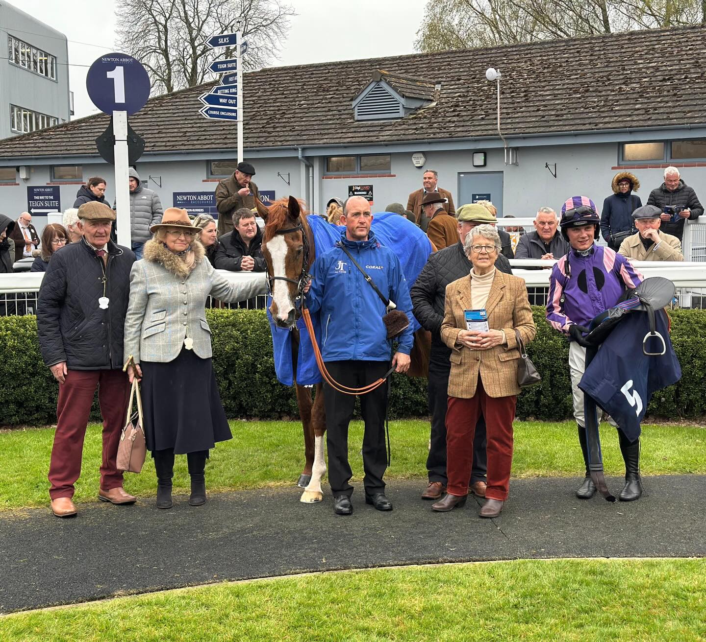 Great Double today @newtonabbotraces
Reel Orange winning the mares hurdle for Martin, Terry and John 👏🏻
Followed by Scarface winning the handicap chase for Kevan, Susan and John 👏🏻
Both ridden by @freddiegingell11 🤩
@coralofficial
@dodsonhorrell