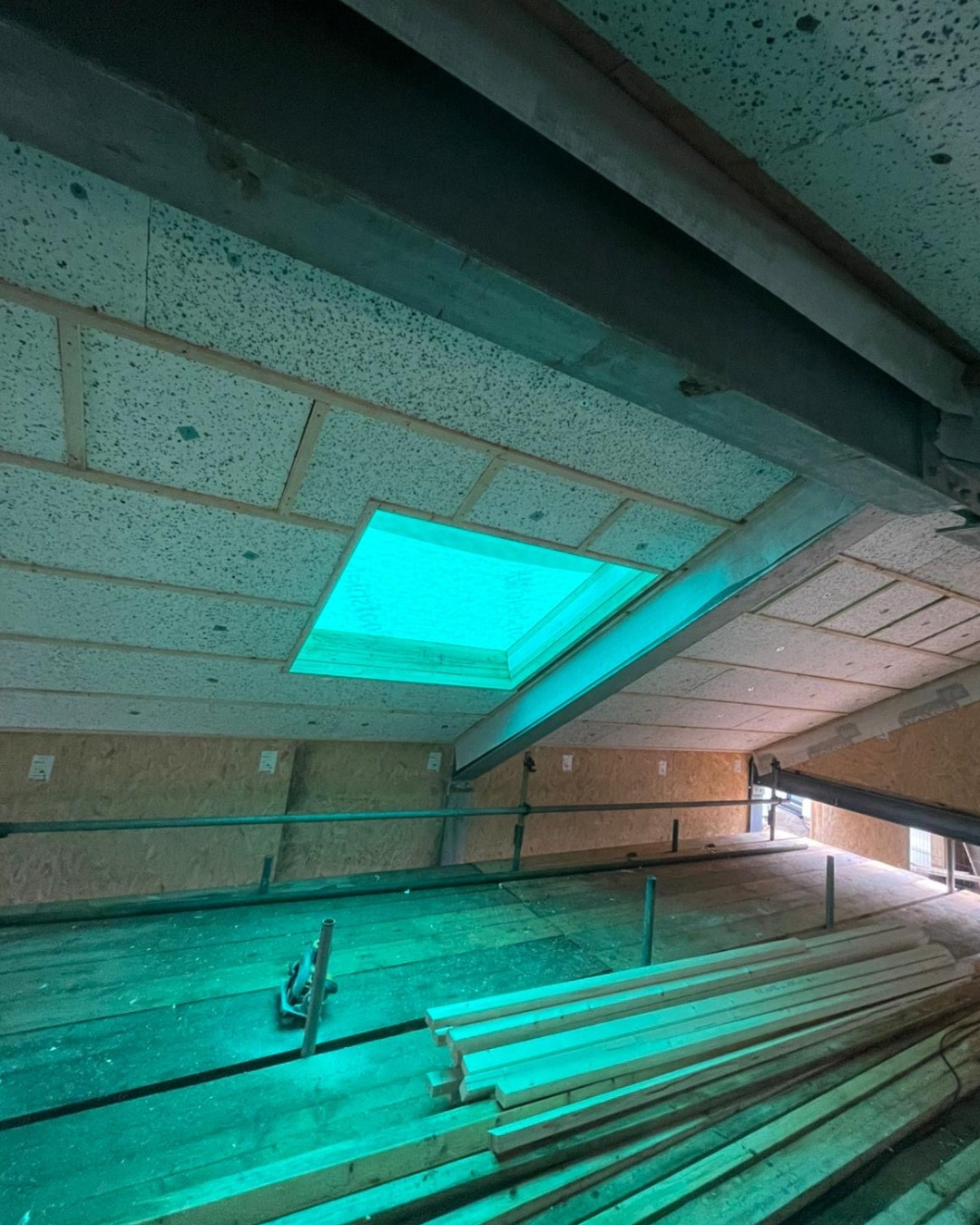 A closer look at some on-site product development at a recent Pool House project.
Our install team have been working with EPS insulation to the underside of the roof, followed by a high-performance VCL layer using @partel.company Vara Plus.
Getting the VCL detailing right is particularly important in areas of high humidity, helping to protect the structure and maintain long term performance.
It is one of those details that might not always be seen, but plays a key role in how the building performs over time and something we take a lot of pride in getting right.
#sipsconstruction #buildquality #airtightness #constructiondetails #modernmethodsofconstruction