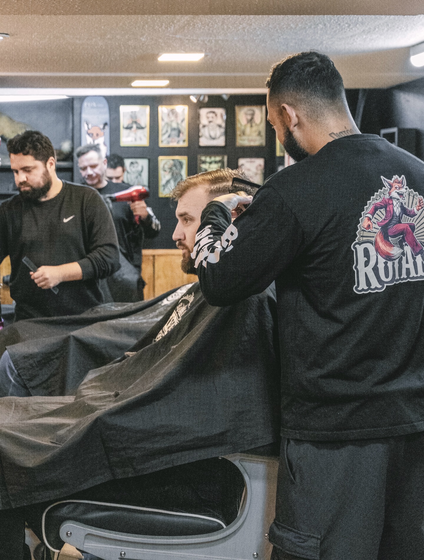 It’s a busy one this week with the Easter holidays in full swing, and the shop is already buzzing! If you’re planning a fresh trim, now’s the time to get booked in 👇🏼
Good Friday – Open until 5pm (closing a little earlier than usual)
Saturday – Normal hours, 8am – 2:30pm
Easter Monday – CLOSED
We’re expecting Friday and Saturday to be especially busy, so please make sure you book well in advance to avoid disappointment.
#royalsbarbershop #barbershoproyals #easteropeninghours