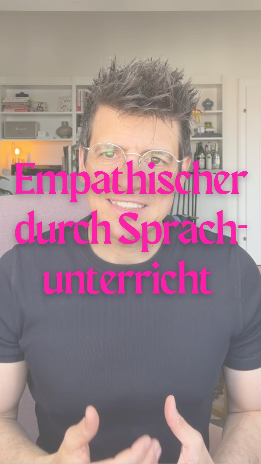 Was kann Sprachenunterricht besonders gut?
Er kann Empathie und soziale Kompetenzen fördern, die in Zeiten von KI und Unsicherheit wichtiger sind denn je. Durch die Auseinandersetzung mit eigenen und fremden Lebenswelten ermöglicht er Perspektivwechsel, wodurch Lernende Gefühle und Sichtweisen anderer zu verstehen lernen. Sprachenunterricht ist damit ein idealer Ort für soziales Lernen, mehr Offenheit und ein besseres Miteinander.
Welche Erfahrungen habt ihr mit Empathie im Unterricht gemacht?
Literaturtipps:
Dörnyei, Z., & Murphey, T. (2009). Group Dynamics in the Language Classroom. Cambridge University Press.
Hadfield, J. (1992). Classroom Dynamics. Oxford University Press.
Quellen:
OECD. (2024a). Social and Emotional Skills for Better Lives: Findings from the OECD Survey on Social and Emotional Skills 2023. OECD Publishing. https://doi.org/10.1787/35ca7b7c-en
OECD. (2024b). Empathy. OECD Publishing. https://www.oecd.org/content/dam/oecd/en/topics/policy-issues/future-of-education-and-skills/learning-compass-constructs/Empathy.pdf
#Sprachenunterricht #Empathie #SozialesLernen #Unterrichtsideen #Lehramt