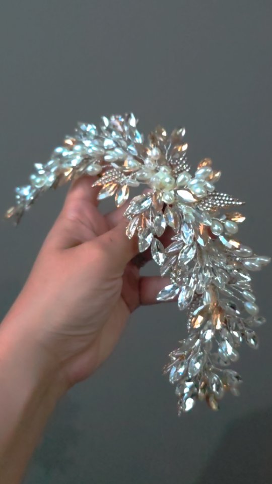 Gold is never enough ✨️
#gold #weddinghairpiece #tocados #tocadosnovia #bridetobe