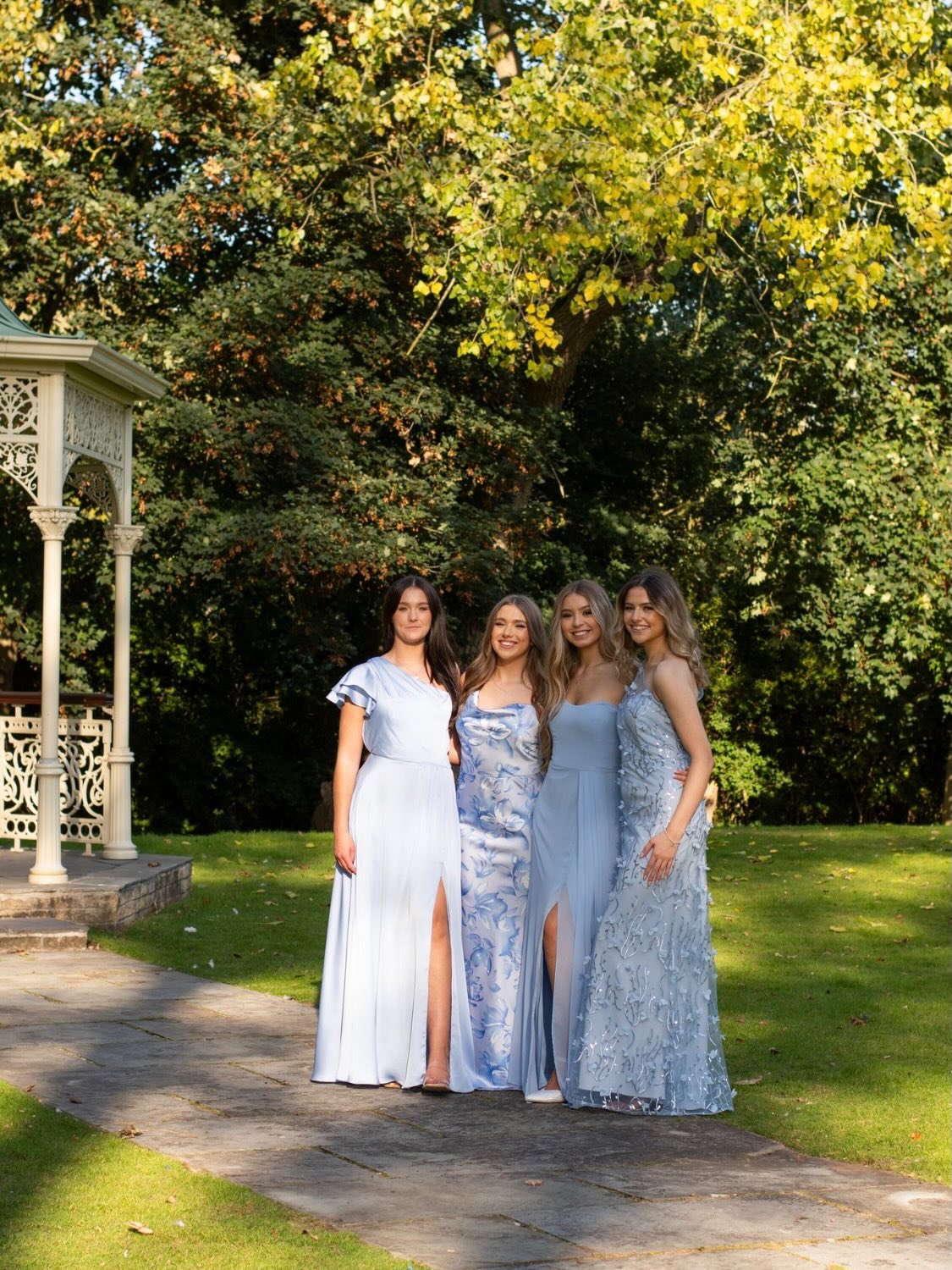 ⭐️Last call for brides wanting bridesmaid dresses for the summer ⭐️
If you are wanting to find your bridesmaid dresses at Lily’s Boutique, make your appointment now for July and August weddings 🤩