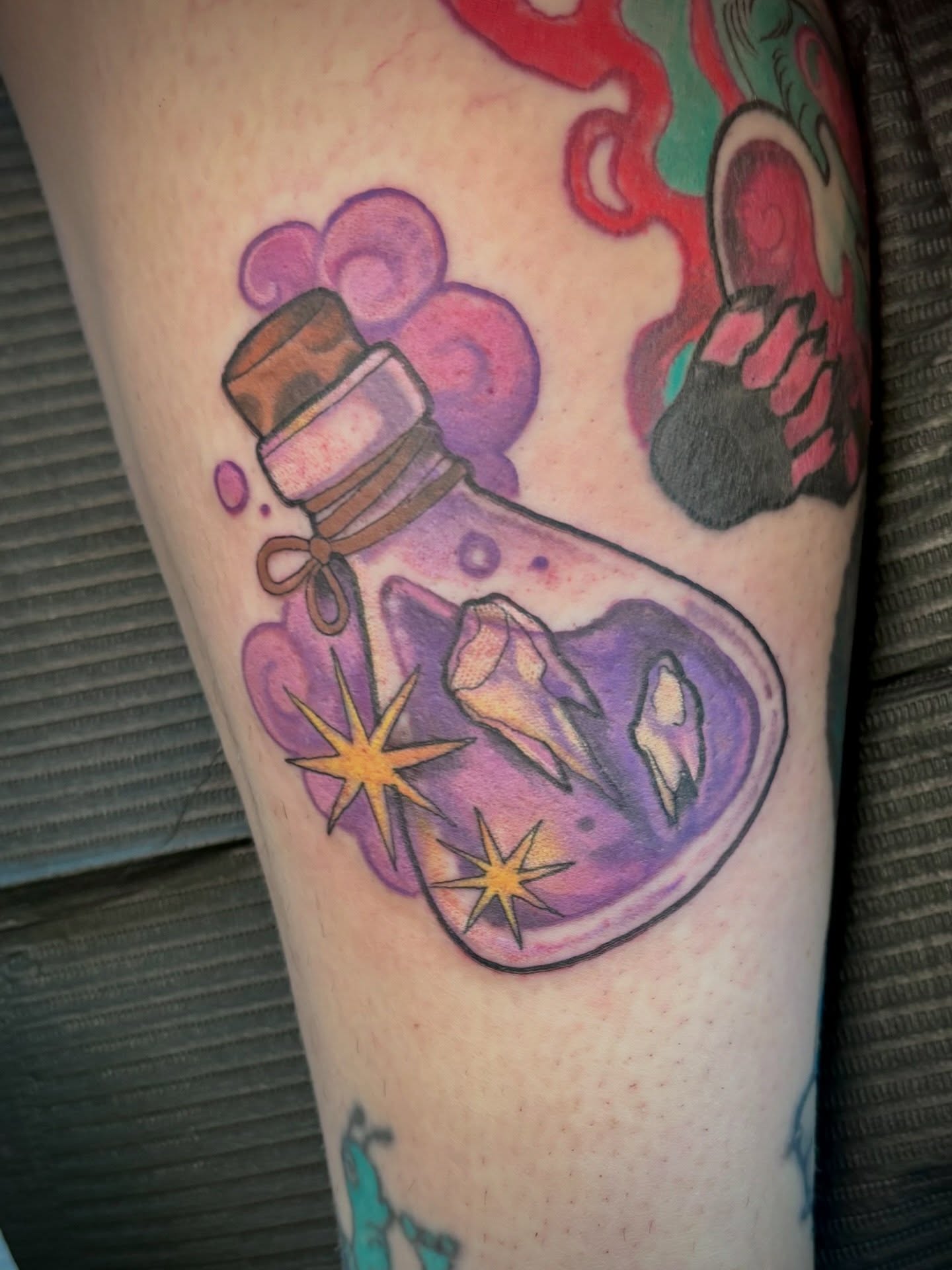 Potion bottles from my flash! I’ve done a few of these guys but these are my favs ✨✨
Still have a few spots available for my visit to @higherlovetattoo in Cinci! For local appointments currently booking for late April onward!
#tattoo#witchytattoo#cutetattoo#kentuckytattooers #cincinattitattoo