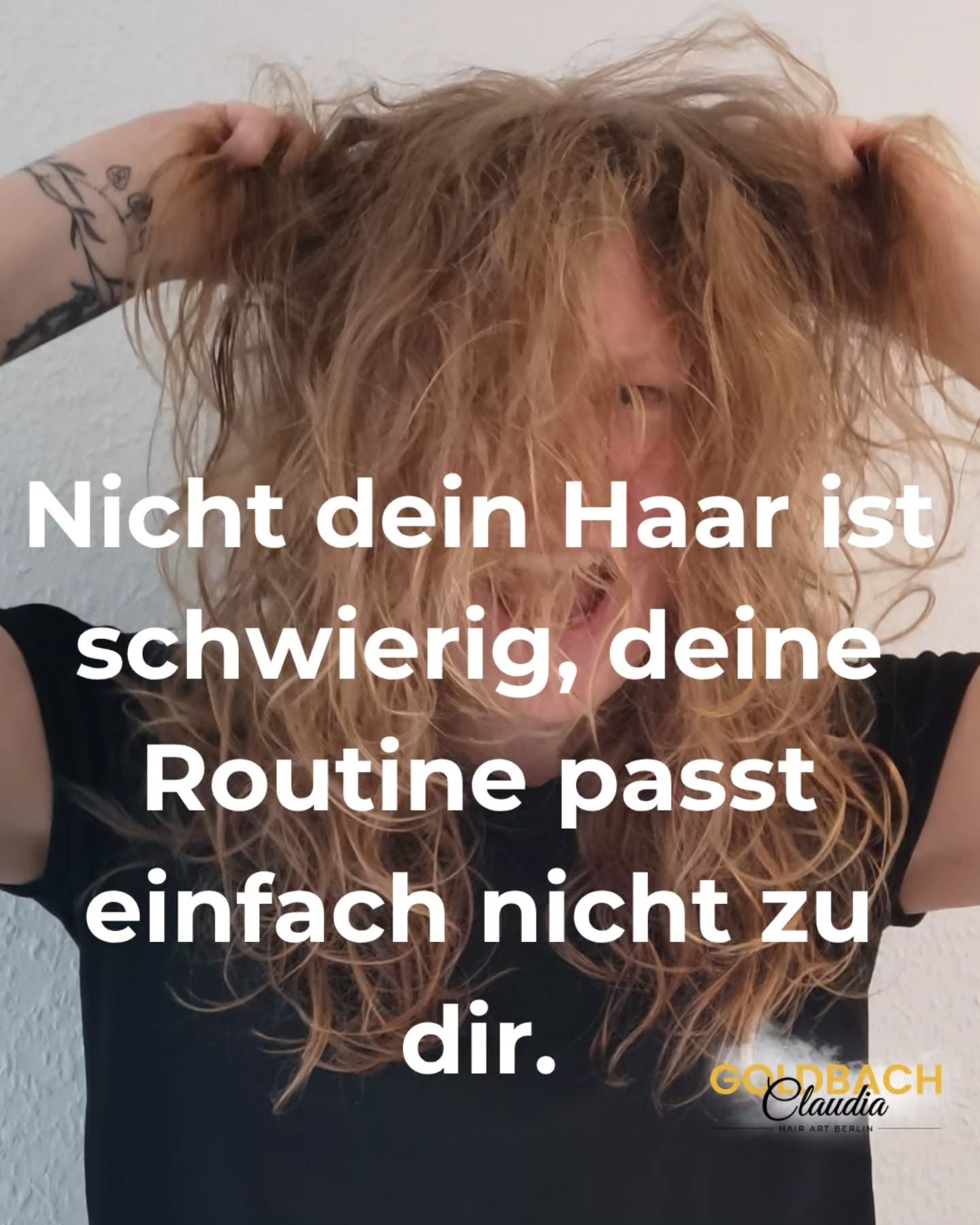 Du denkst, deine Haare sind „schwierig“?
Die Wahrheit ist:
Du benutzt einfach Routinen, die gar nicht zu dir passen.
→ falsche Produkte
→ falsche Anwendung
→ keine echte Strategie
Und genau deshalb fühlen sich deine Haare unkontrollierbar an.
Dabei ist die Lösung nicht kompliziert, sie ist nur individuell.
Wenn du verstehst,
was DEINE Haare brauchen,
ändert sich alles.
Du willst wissen, was wirklich zu dir passt, dann lass es uns herausfinden.
HAARANALYSE
INDIVIDUELLE HAARPFLEGE
HAARROUTINE OPTIMIEREN
FEUCHTIGKEITSPFLEGE HAARE
LOCKENPFLEGE
#haarpflege #haircaretipps #haarroutine #friseur #haaranalyse