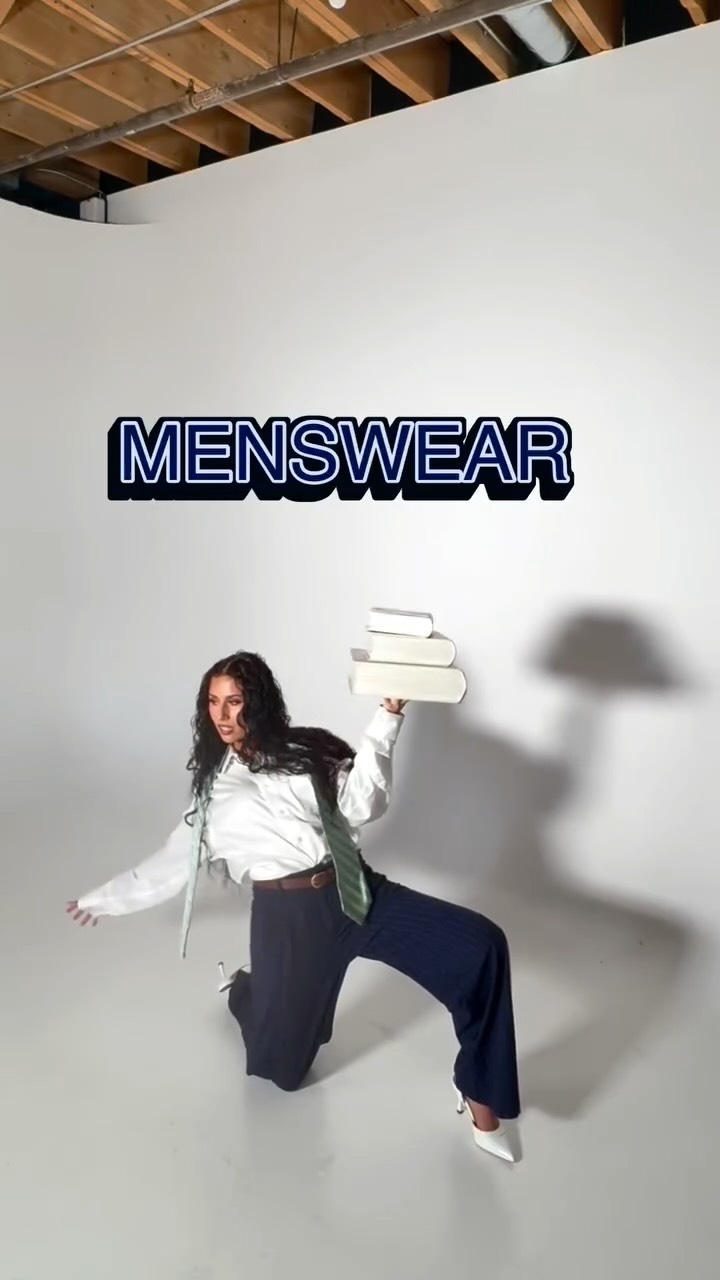 Simplistic Editorial Menswear B-Roll 📍📈📃 with @captured.ardently at @studiooneminneapolis in Studio B ✨
Run the office ✍🏼
#model #photoshoot #reels #fyp #artist